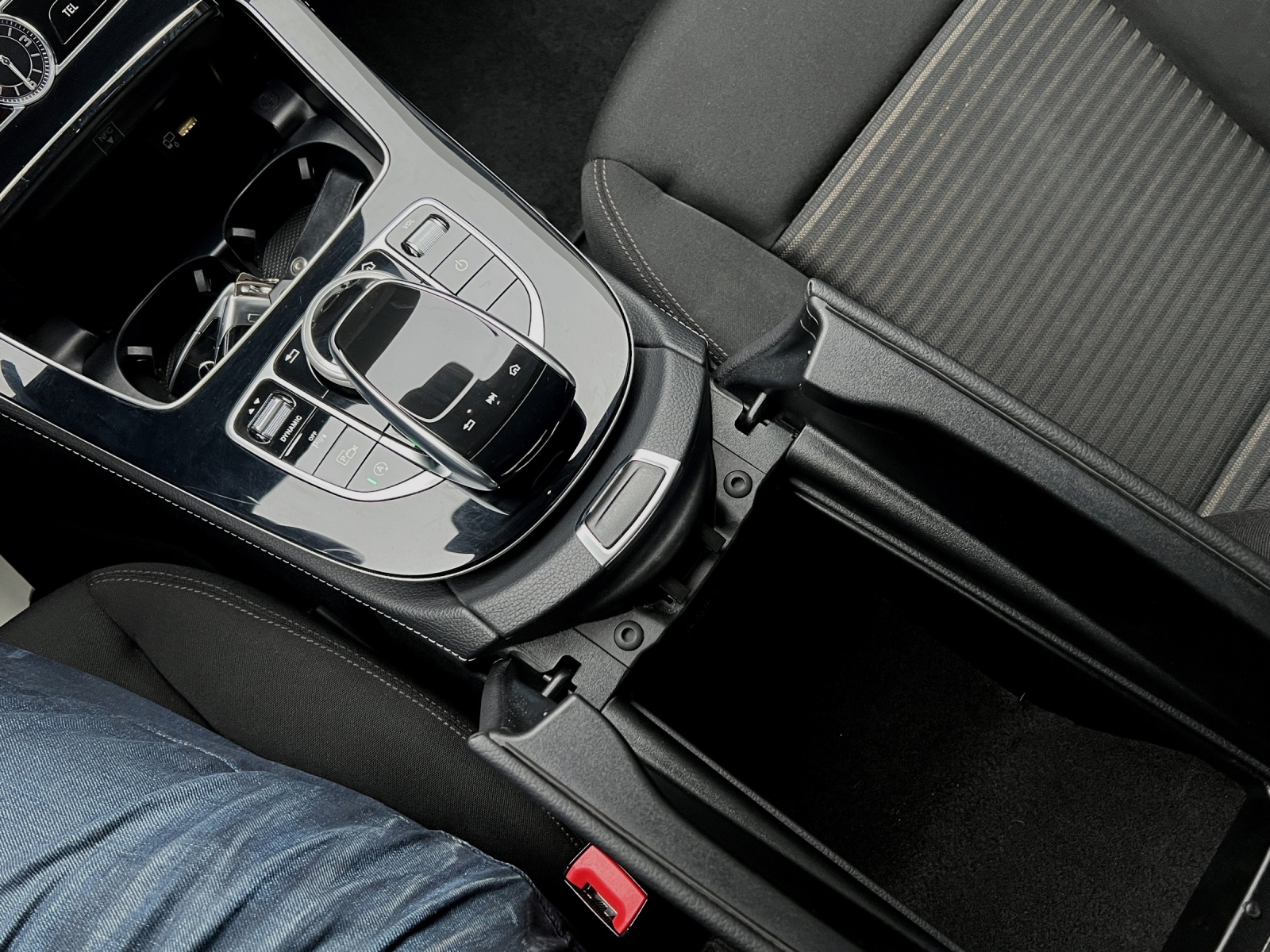 MERCEDES-BENZ E 400 d 4Matic Avantgarde 9G-Tronic-image-12