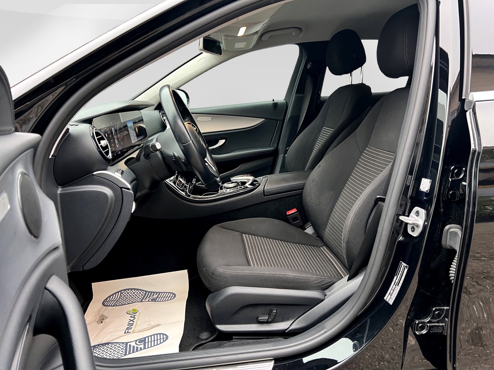 MERCEDES-BENZ E 400 d 4Matic Avantgarde 9G-Tronic-image-6