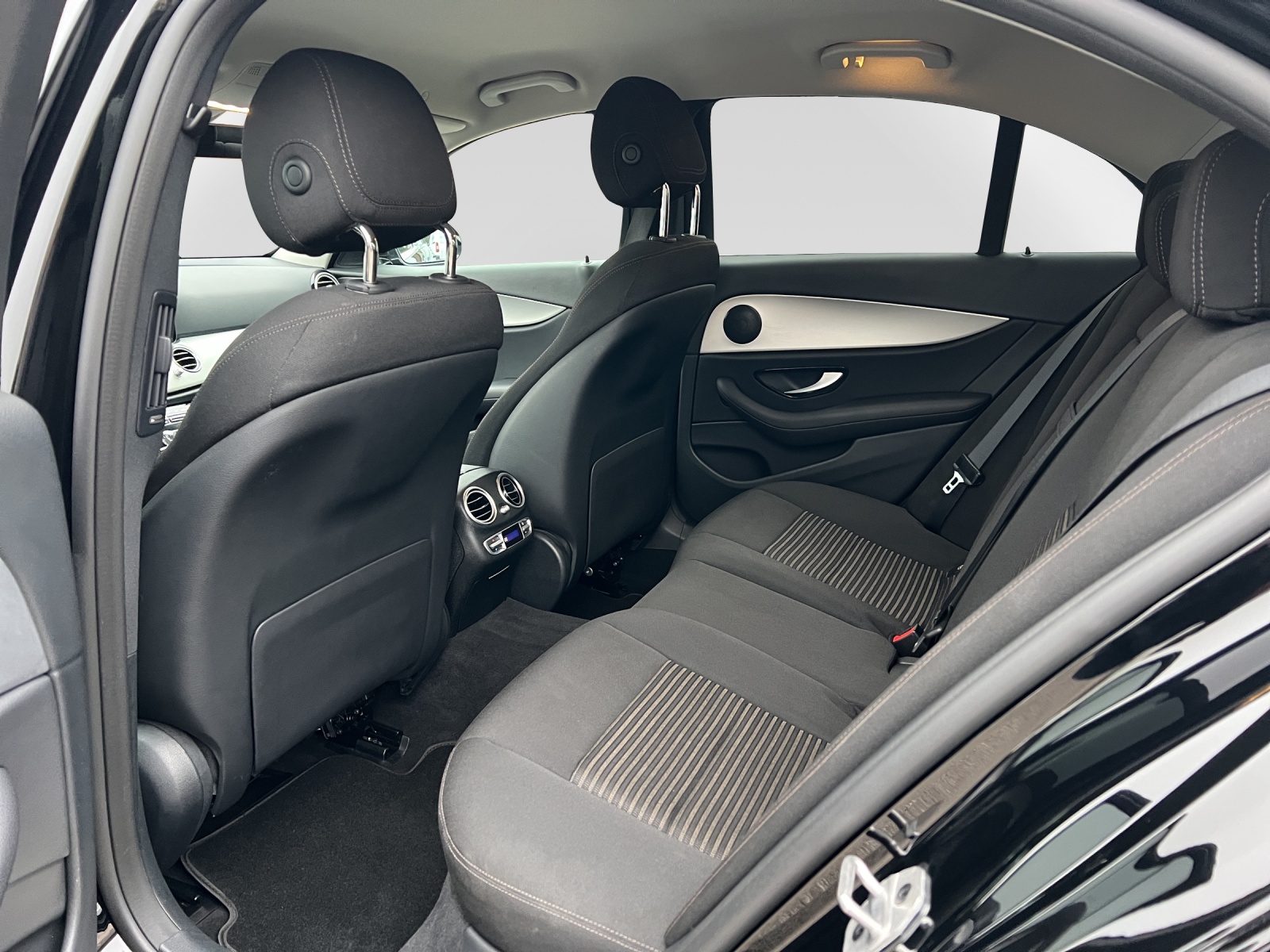 MERCEDES-BENZ E 400 d 4Matic Avantgarde 9G-Tronic-image-5