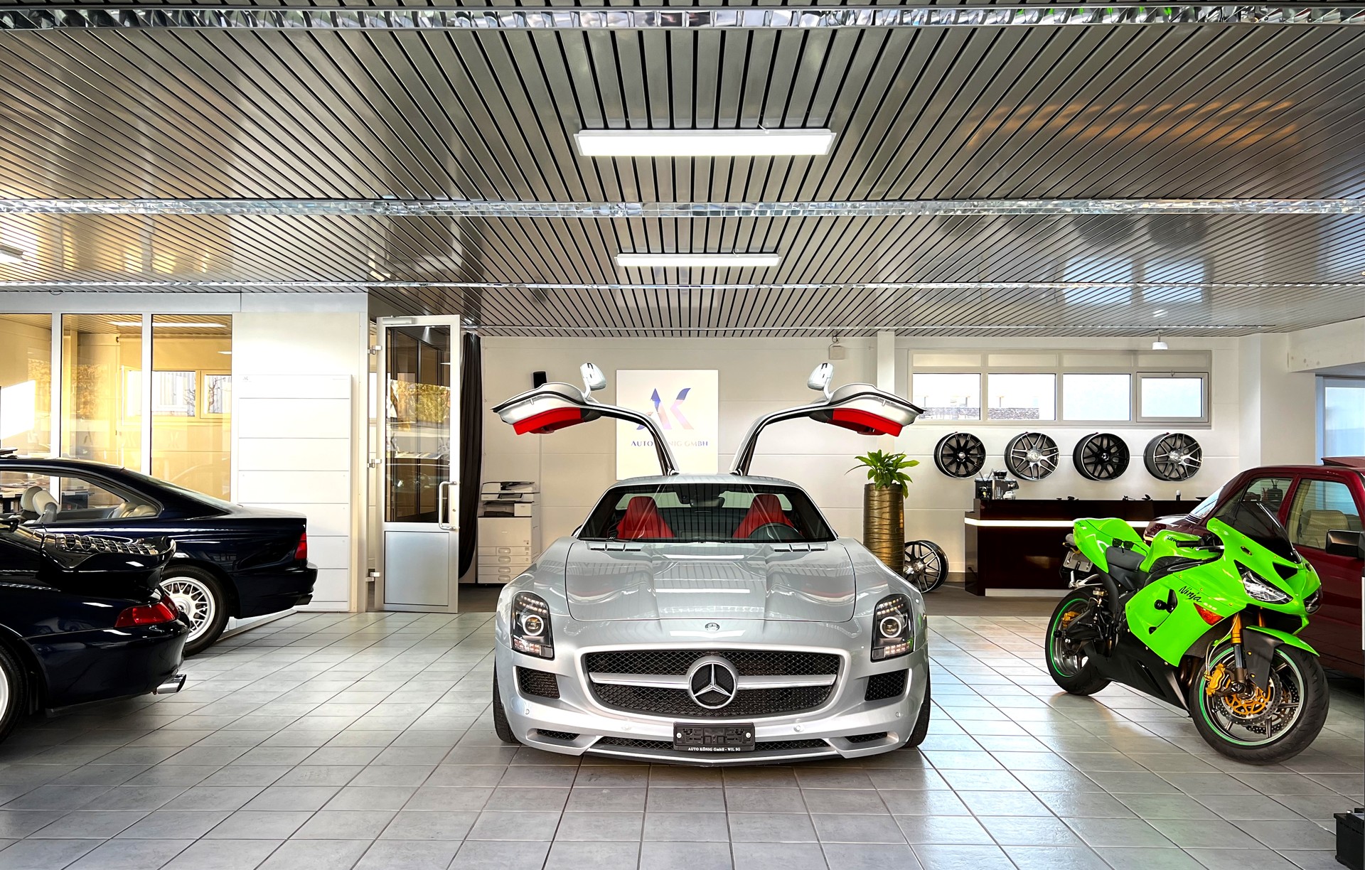 MERCEDES-BENZ E 400 d 4Matic Avantgarde 9G-Tronic-image-13