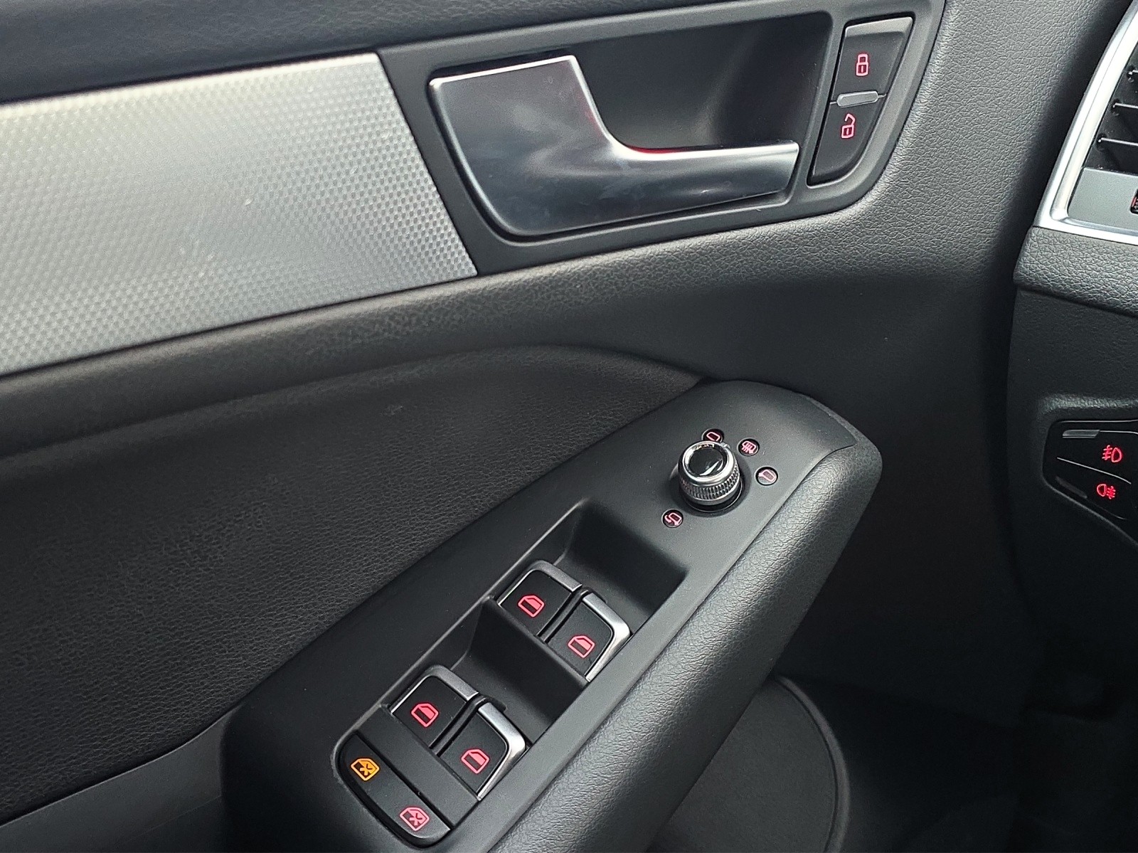 AUDI Q5 2.0 TFSI quattro tiptronic-image-24
