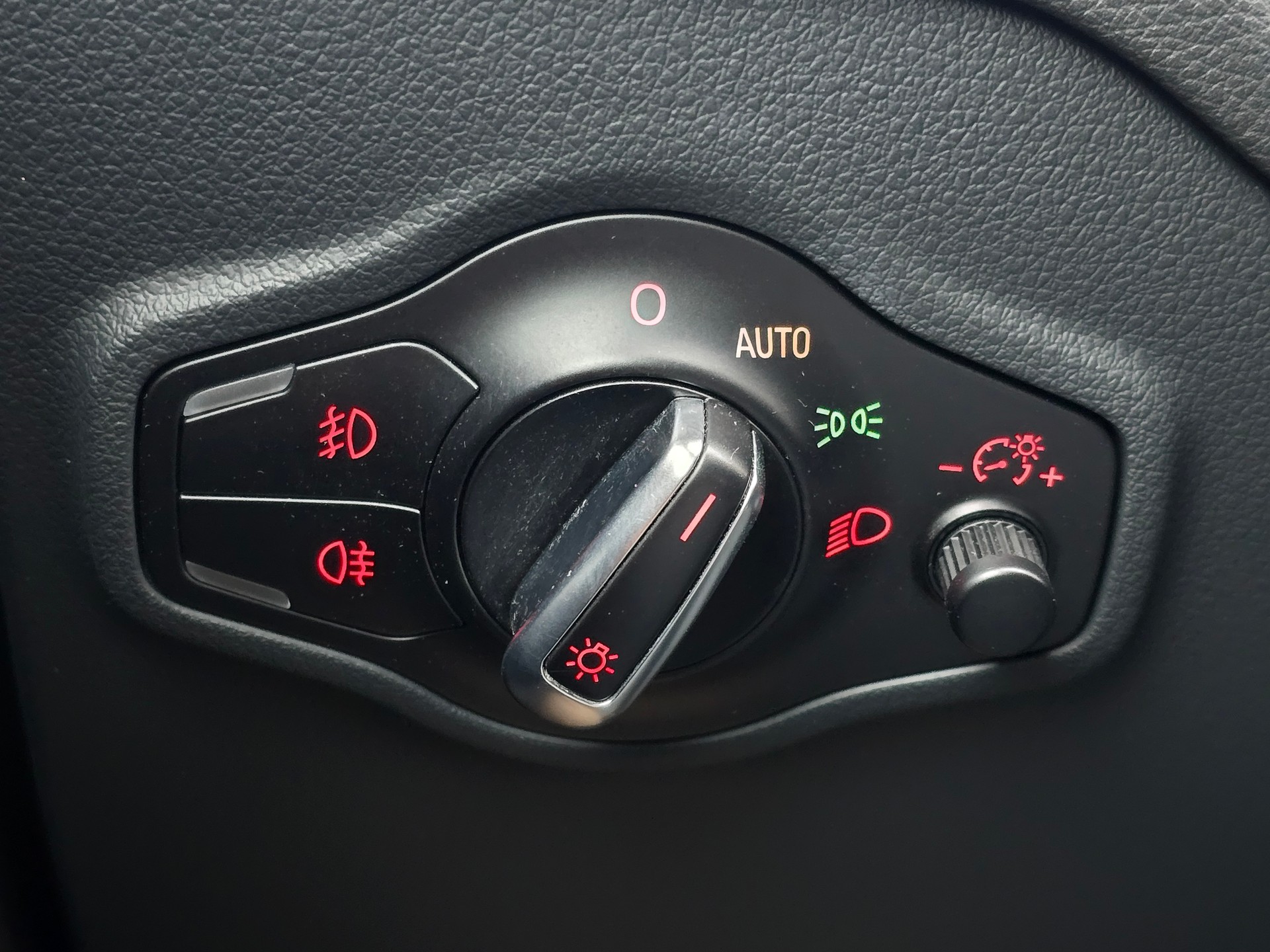 AUDI Q5 2.0 TFSI quattro tiptronic-image-22
