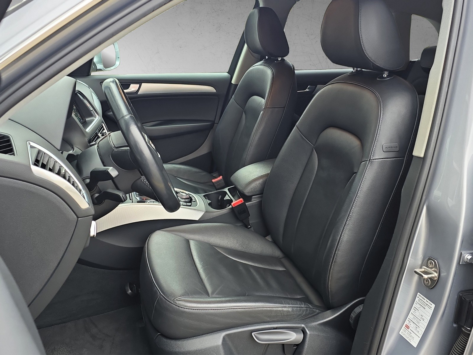 AUDI Q5 2.0 TFSI quattro tiptronic-image-6