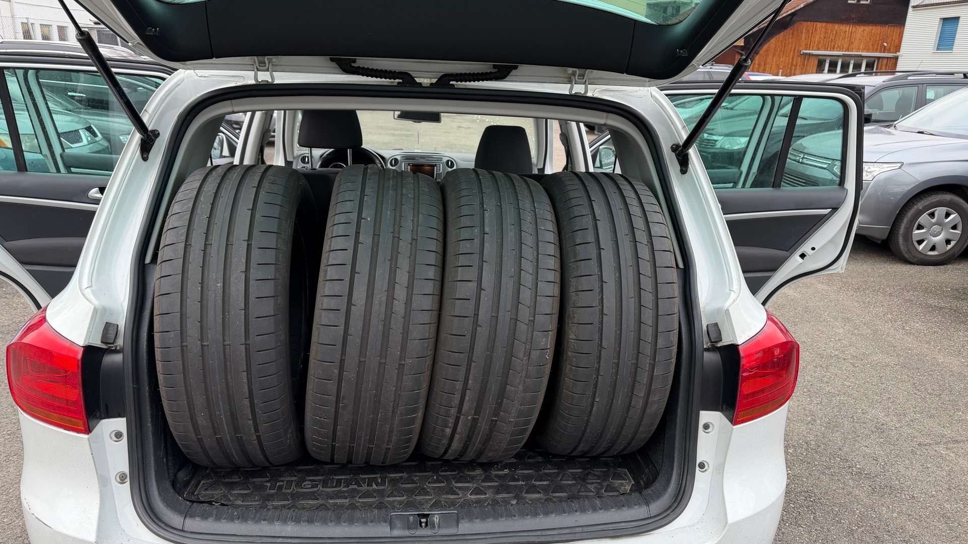 VW Tiguan 2.0 TDI BlueMotion Sport&Style 4Motion DSG-image-13