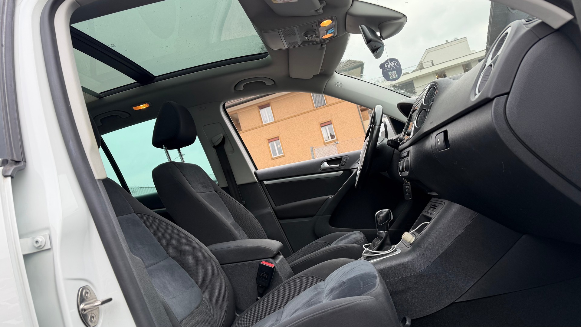 VW Tiguan 2.0 TDI BlueMotion Sport&Style 4Motion DSG-image-5