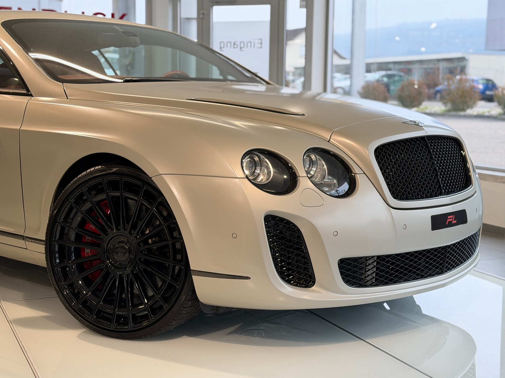 BENTLEY Continental Supersports 6.0 W12-showroom-element-2