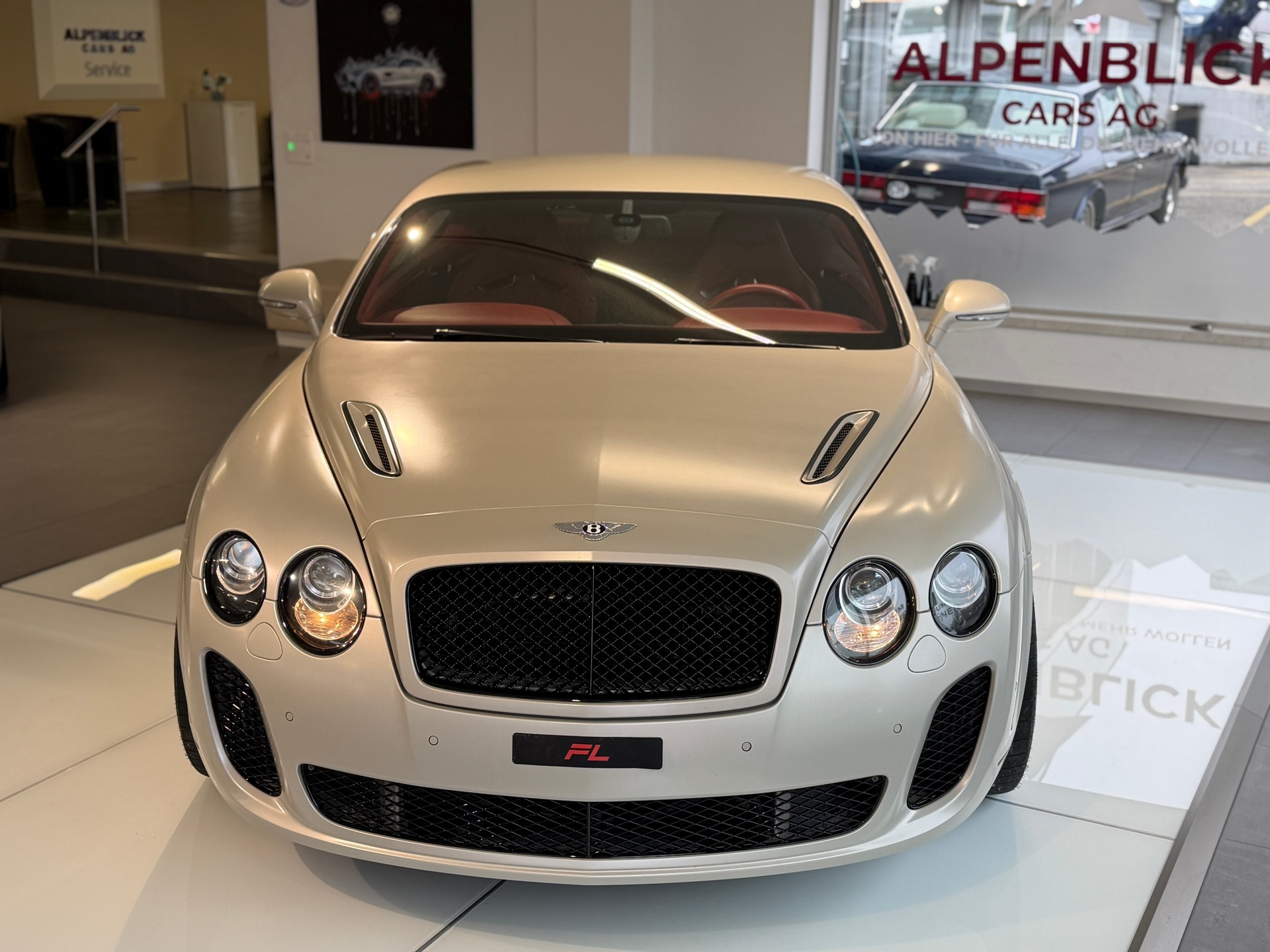 BENTLEY Continental Supersports 6.0 W12-showroom-element-3