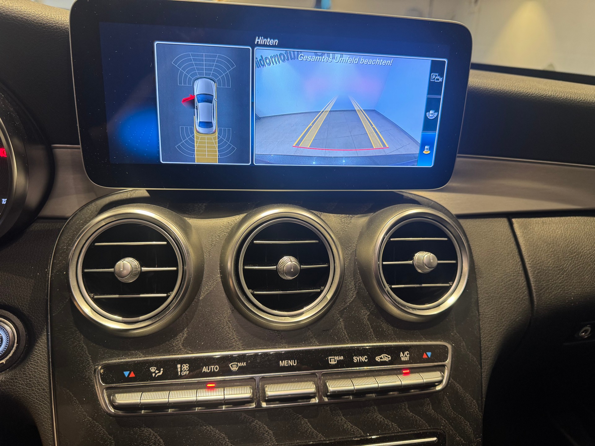 MERCEDES-BENZ C 220 d AMG Line-image-11