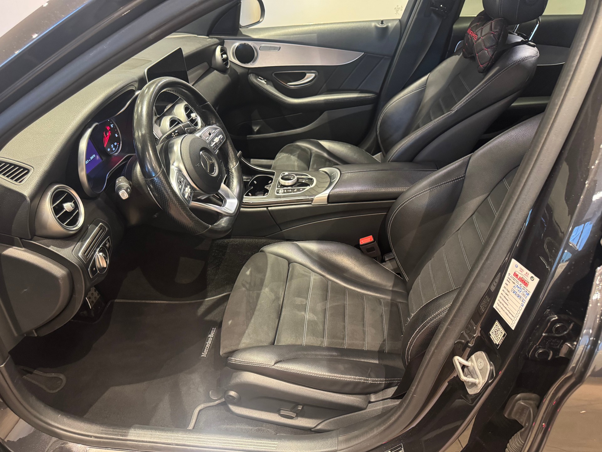 MERCEDES-BENZ C 220 d AMG Line-image-9