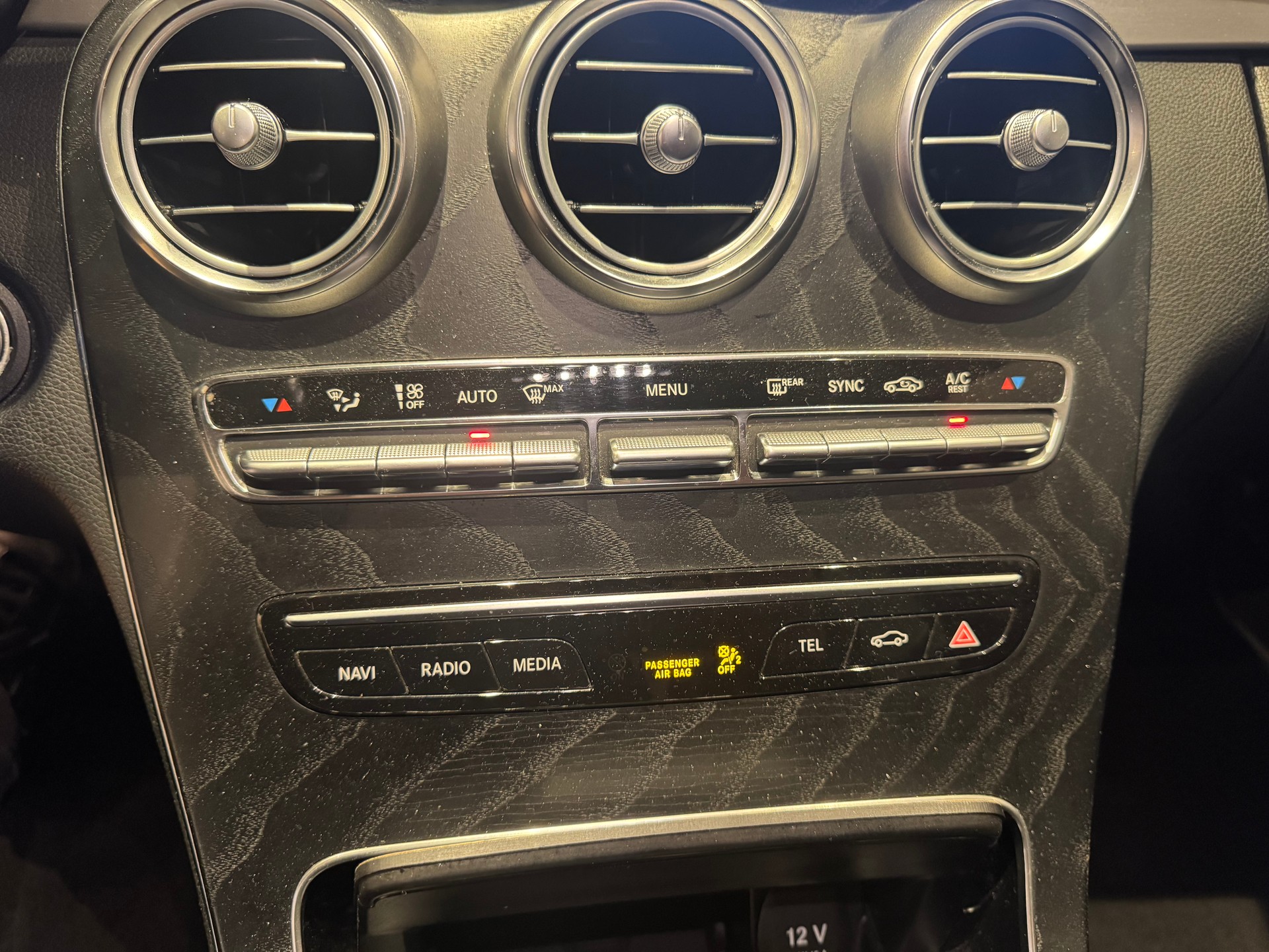 MERCEDES-BENZ C 220 d AMG Line-image-12