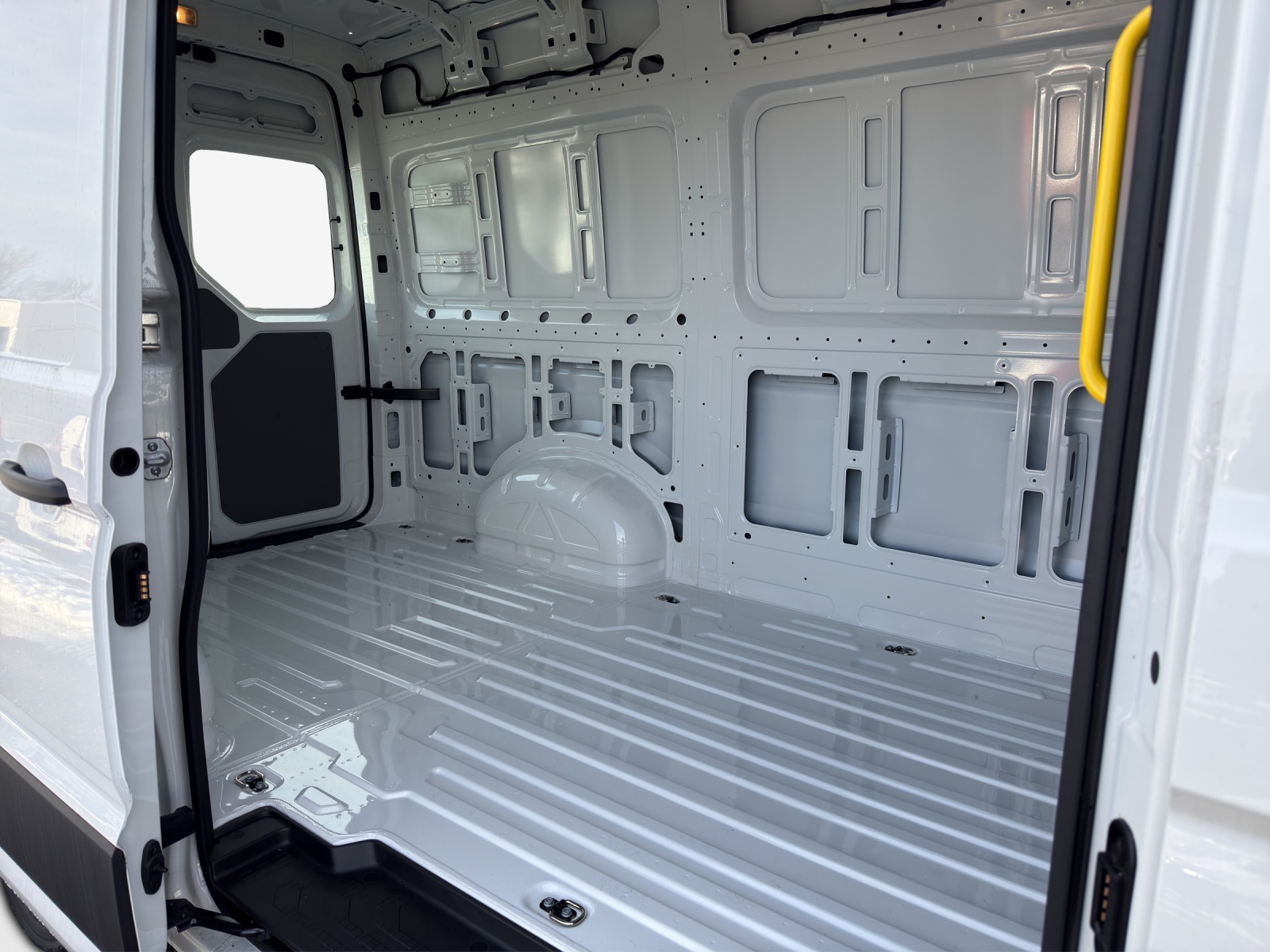 VW Crafter 35 2.0 BiTDI Entry L3 A-image-8