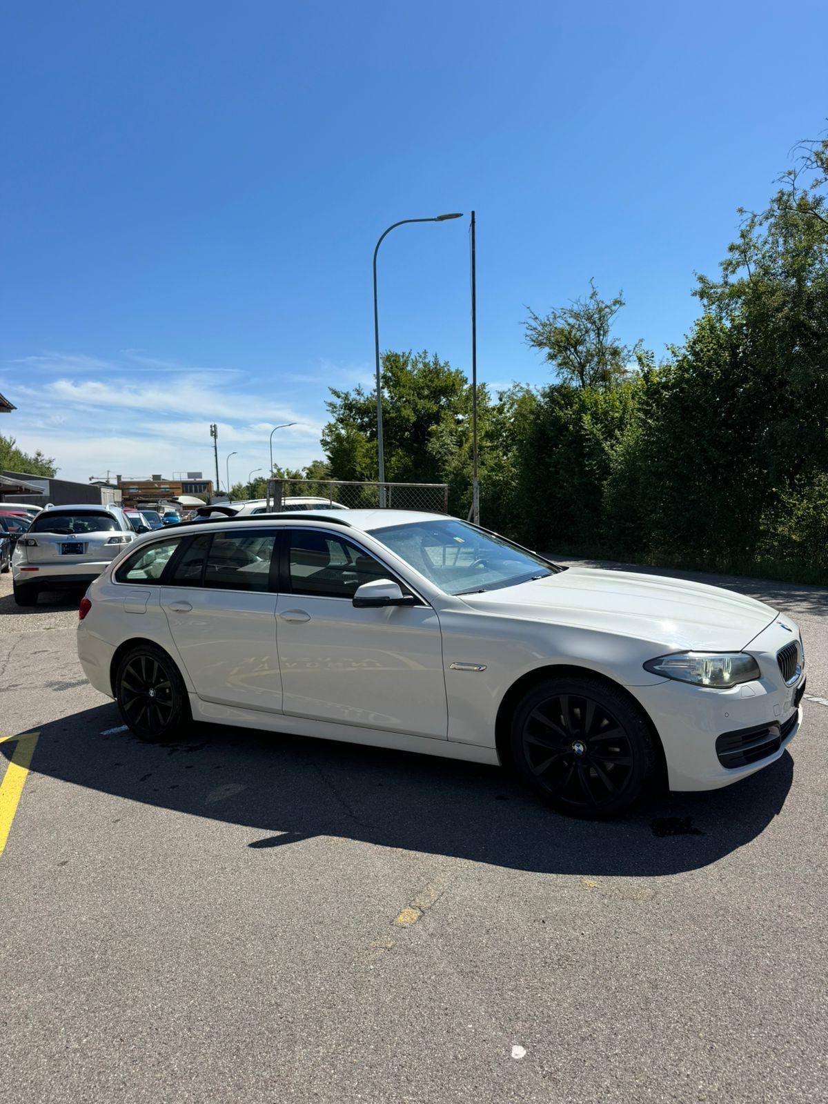 BMW 520d Touring xDrive Modern Line Steptronic-image-0