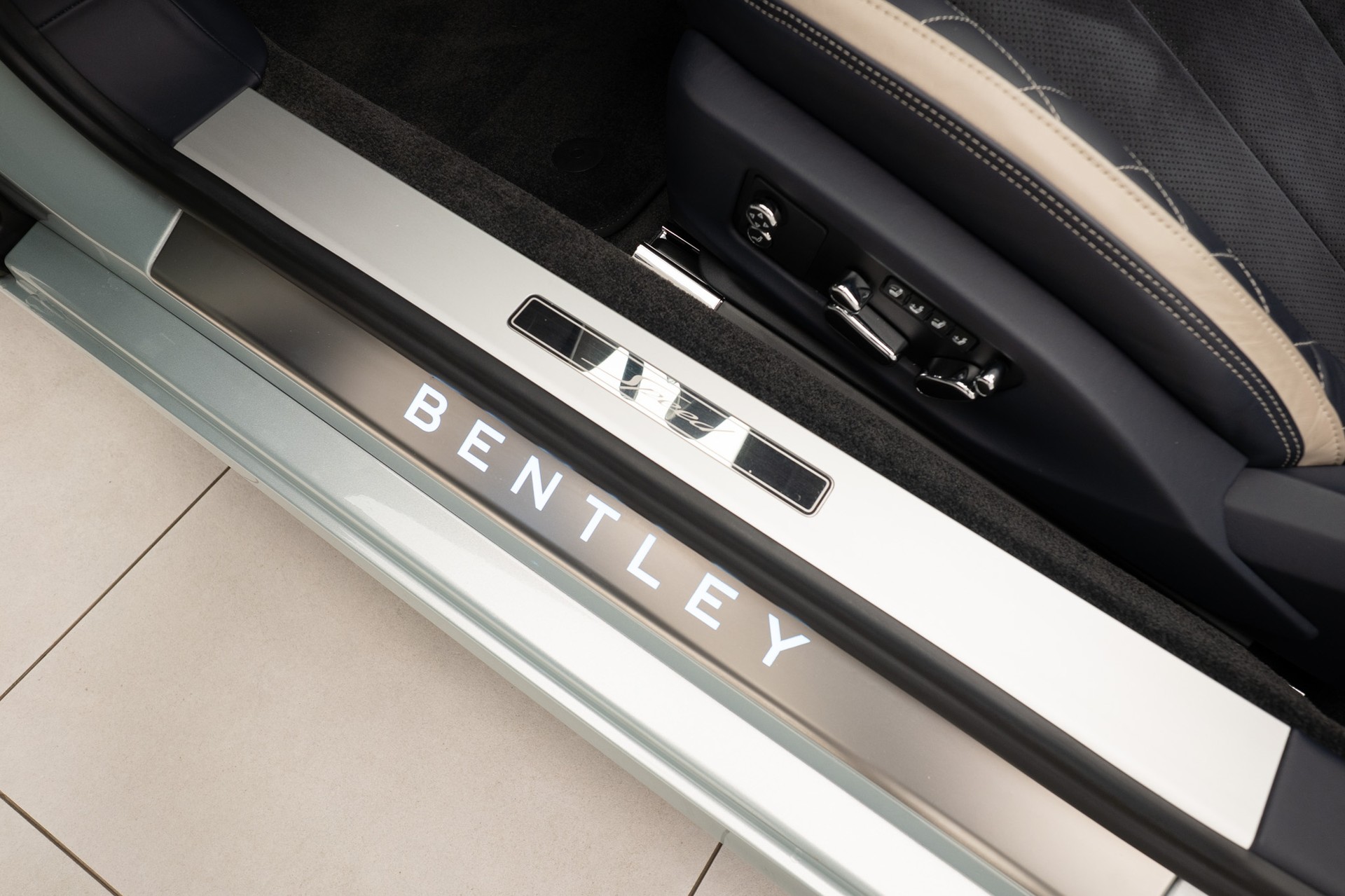 BENTLEY Continental GTC 6.0 W12 Speed-image-7