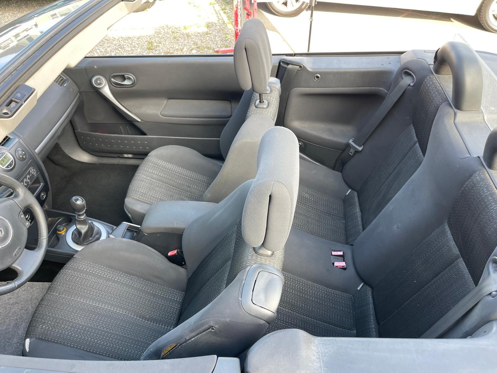 RENAULT Mégane C-C 2.0 16V Privilège Luxe-image-9