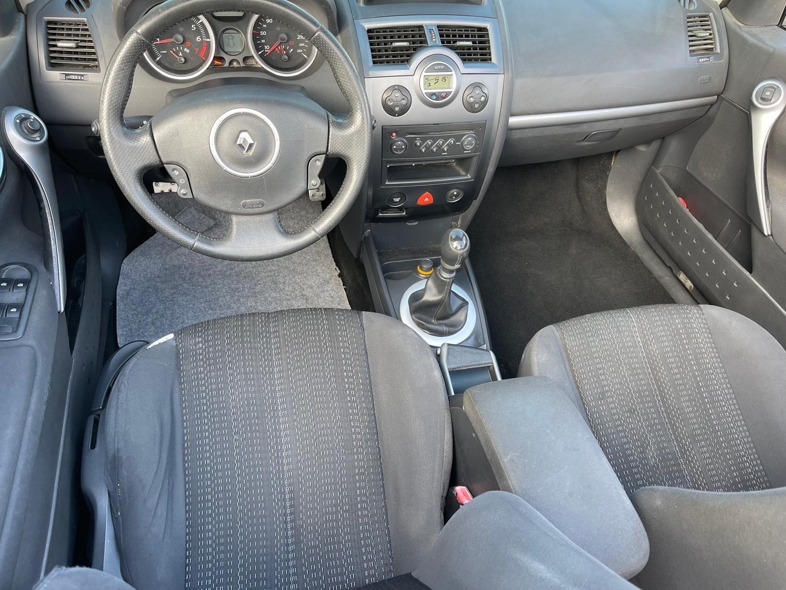 RENAULT Mégane C-C 2.0 16V Privilège Luxe-image-12