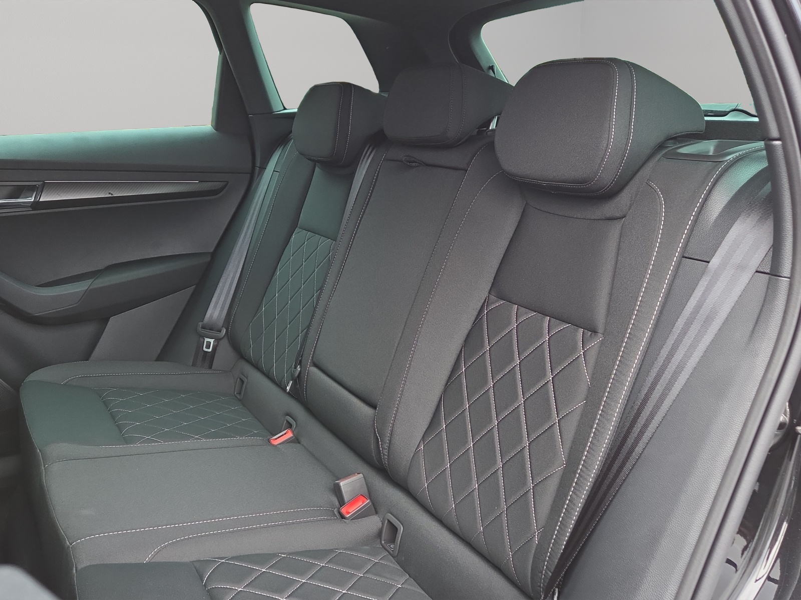 SKODA Karoq 2.0 TSI SportLine 4x4 DSG-image-8