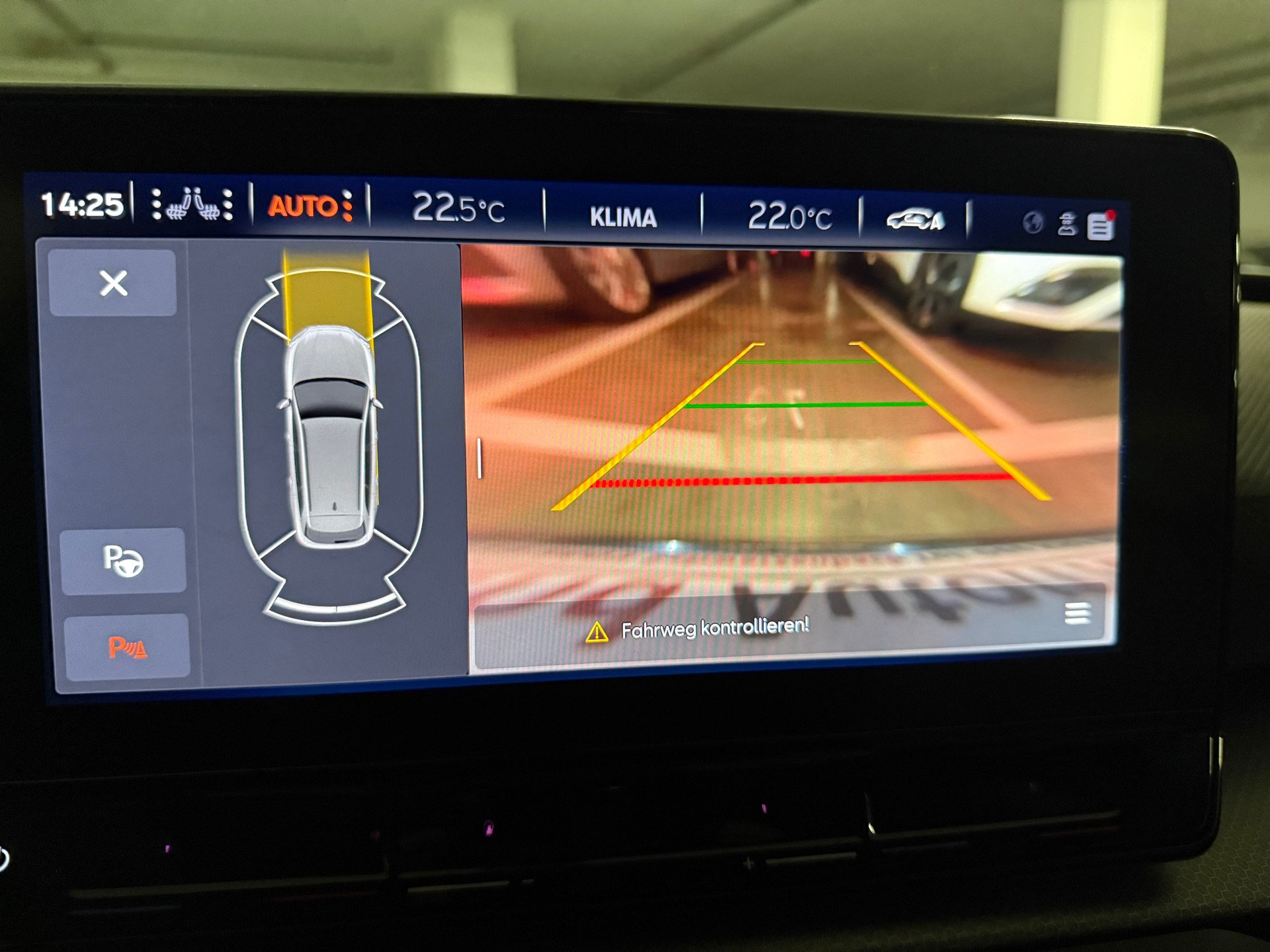 SEAT Leon ST 1.5 eTSI mHEV DSG Style-image-13