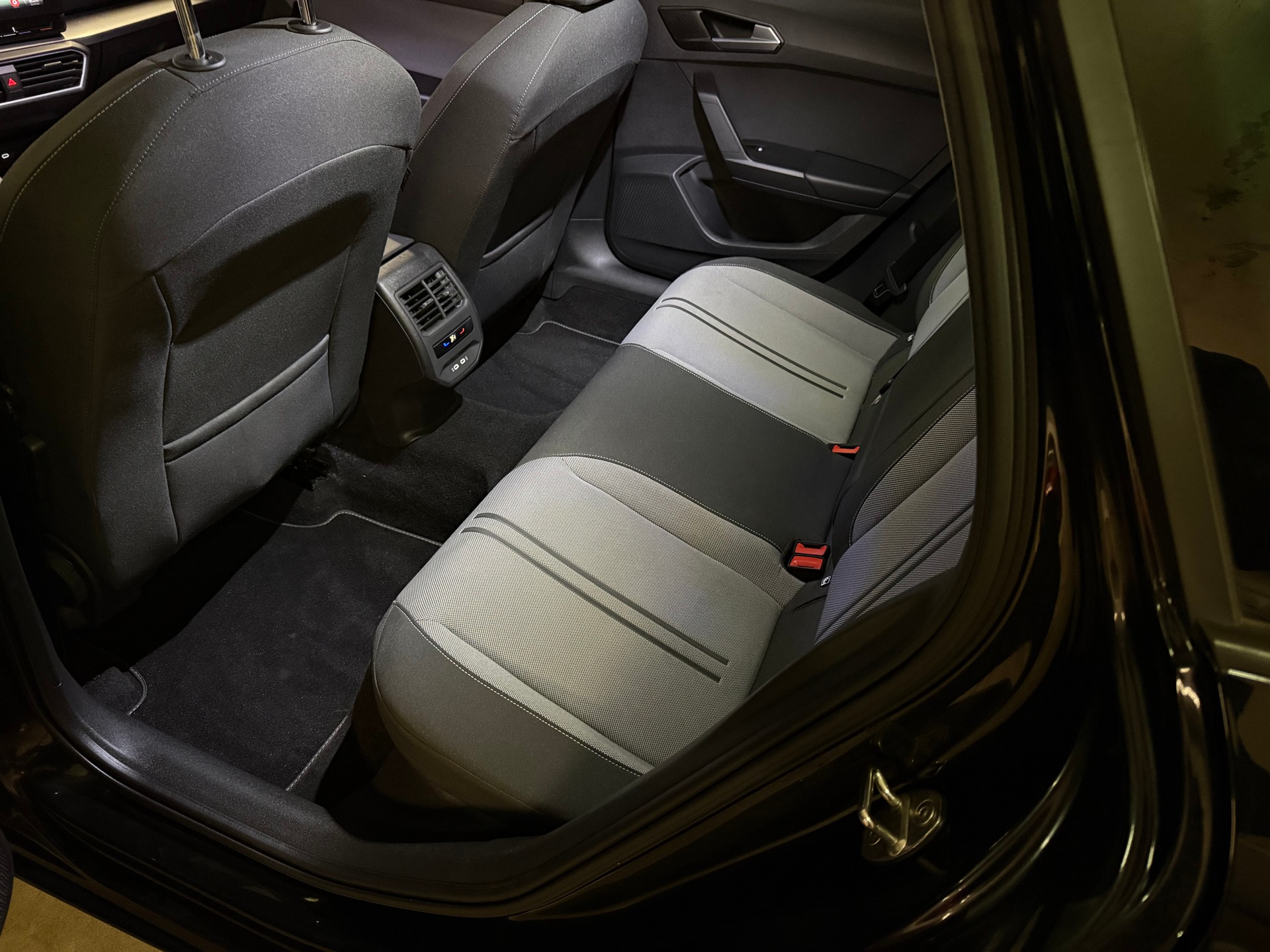 SEAT Leon ST 1.5 eTSI mHEV DSG Style-image-11