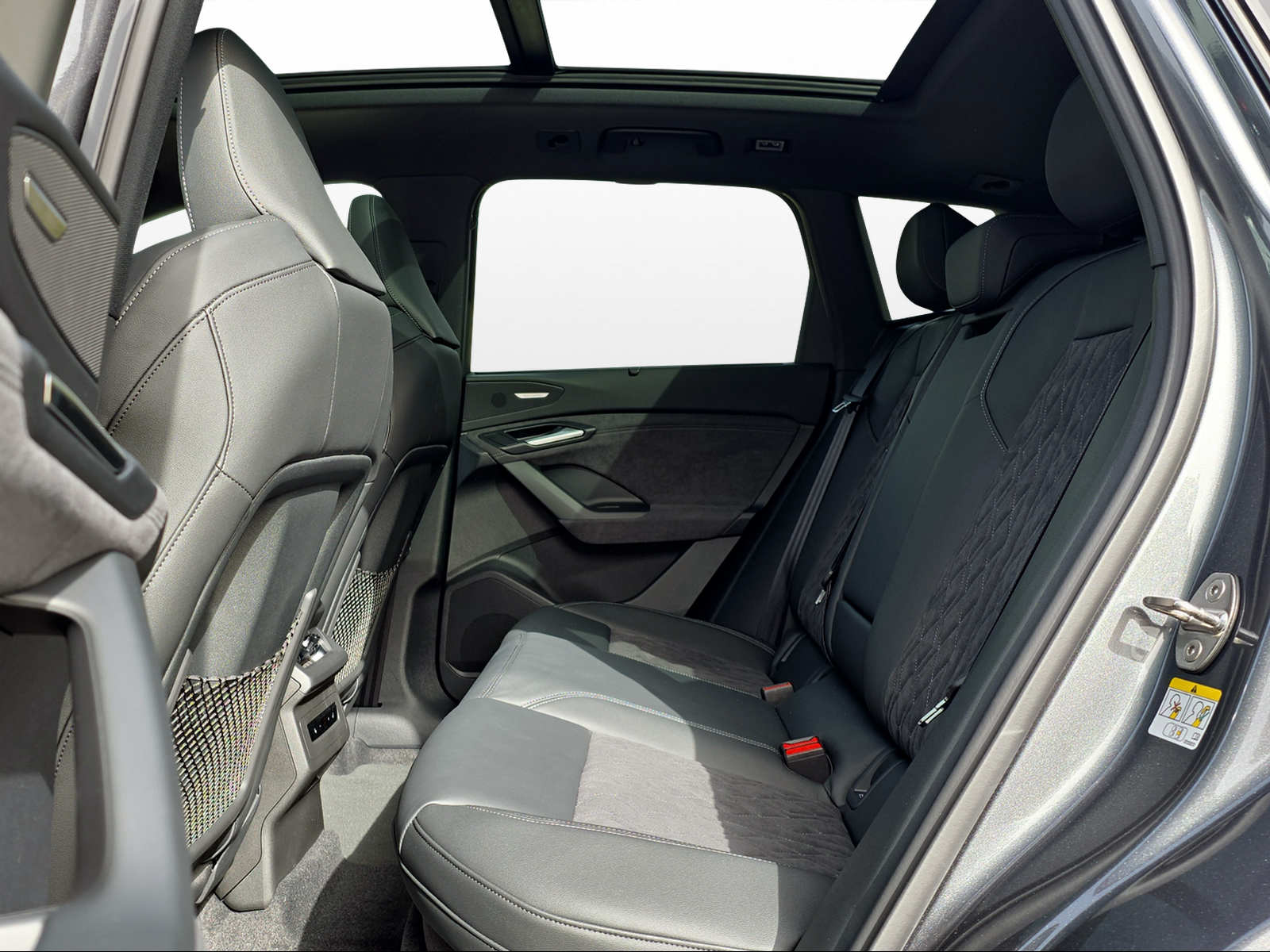AUDI Q6 e-tron quattro-image-10