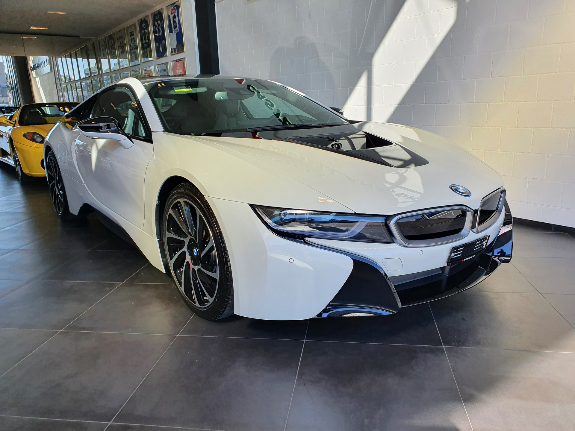 BMW i8 Coupé-showroom-element-2