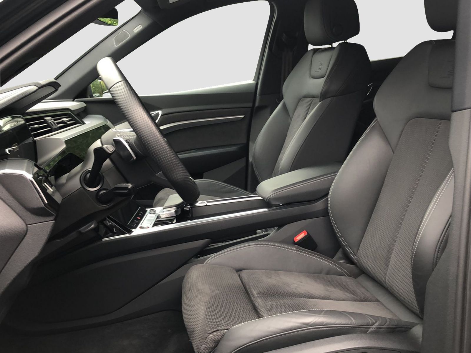 AUDI e-tron S quattro-image-4