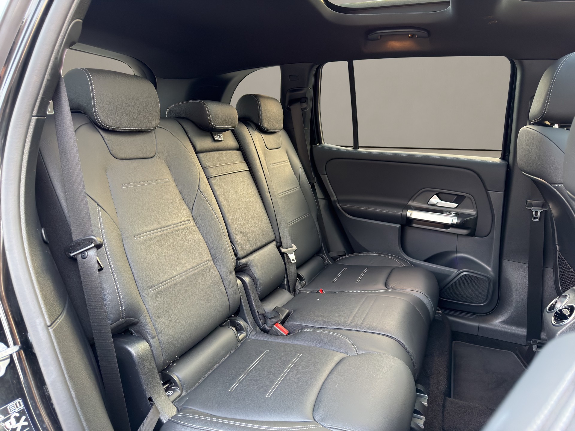 MERCEDES-BENZ GLB 35 AMG 4Matic 8G-Tronic-image-14