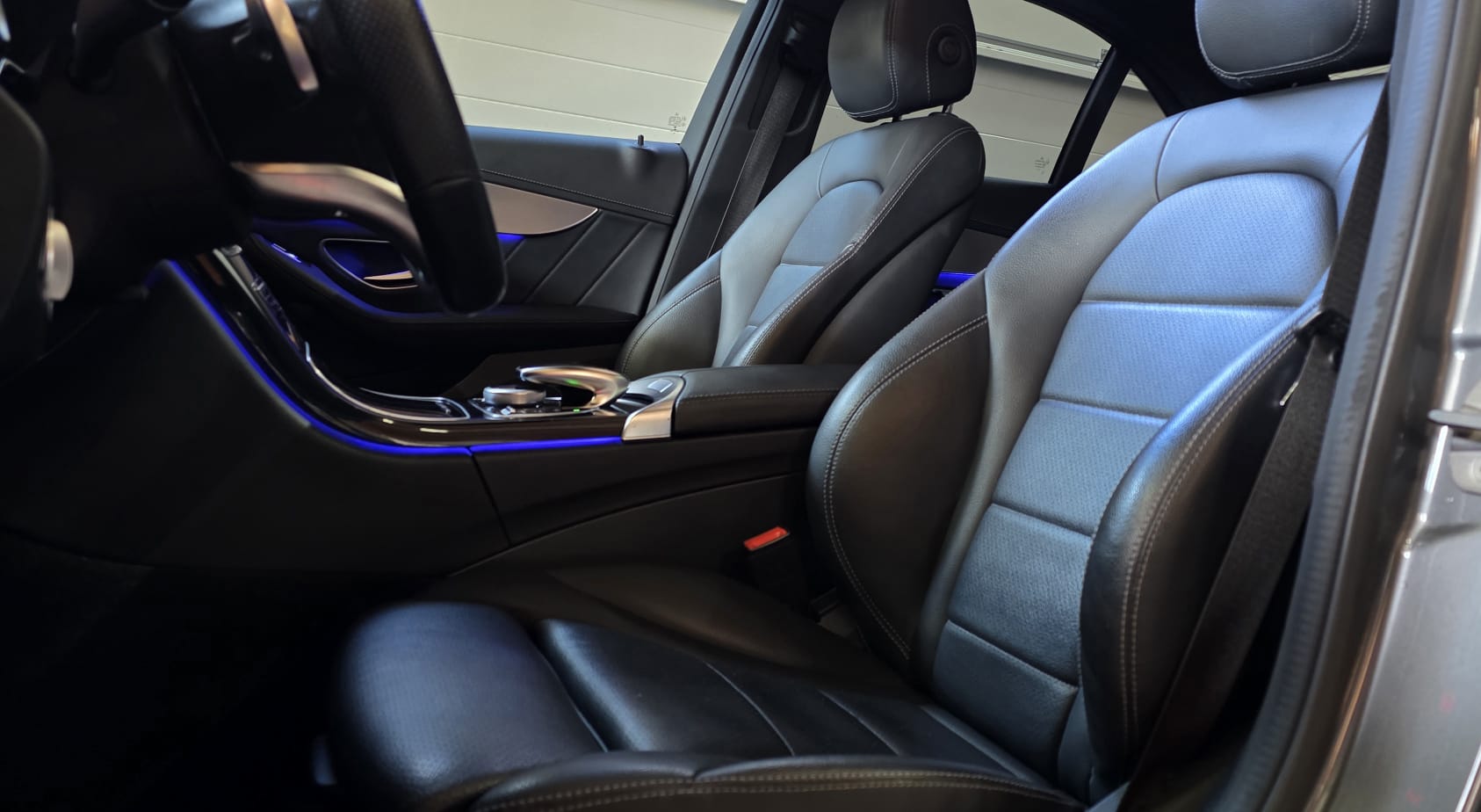 MERCEDES-BENZ C 220 d Swiss Star AMG Line 4Matic 9G-Tronic-image-9
