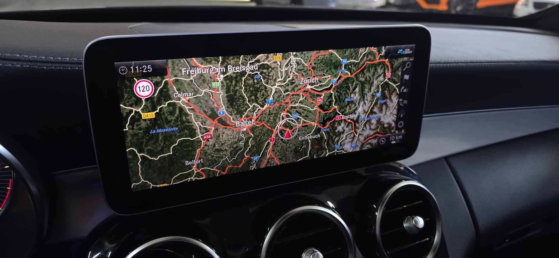 MERCEDES-BENZ C 220 d Swiss Star AMG Line 4Matic 9G-Tronic-image-21