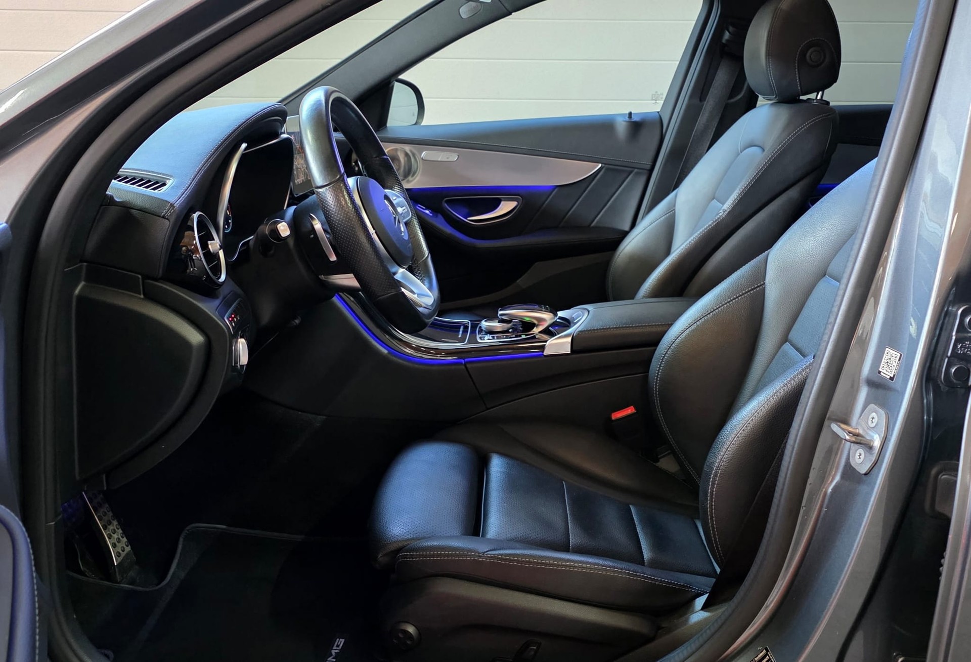 MERCEDES-BENZ C 220 d Swiss Star AMG Line 4Matic 9G-Tronic-image-8