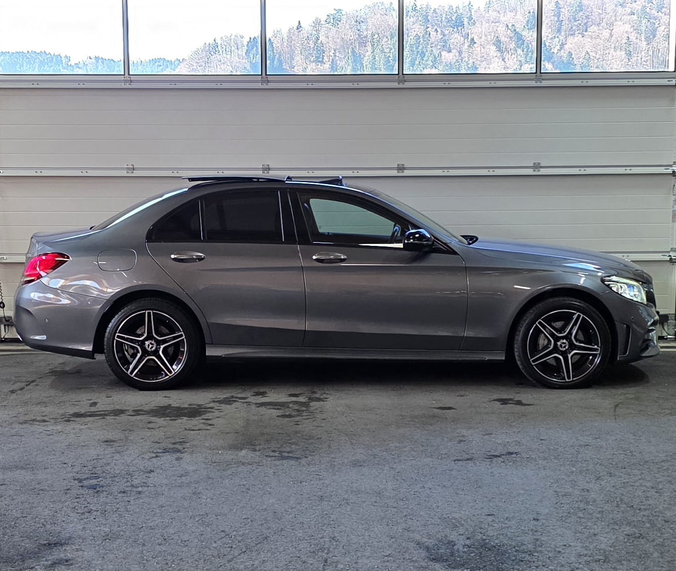 MERCEDES-BENZ C 220 d Swiss Star AMG Line 4Matic 9G-Tronic-image-5
