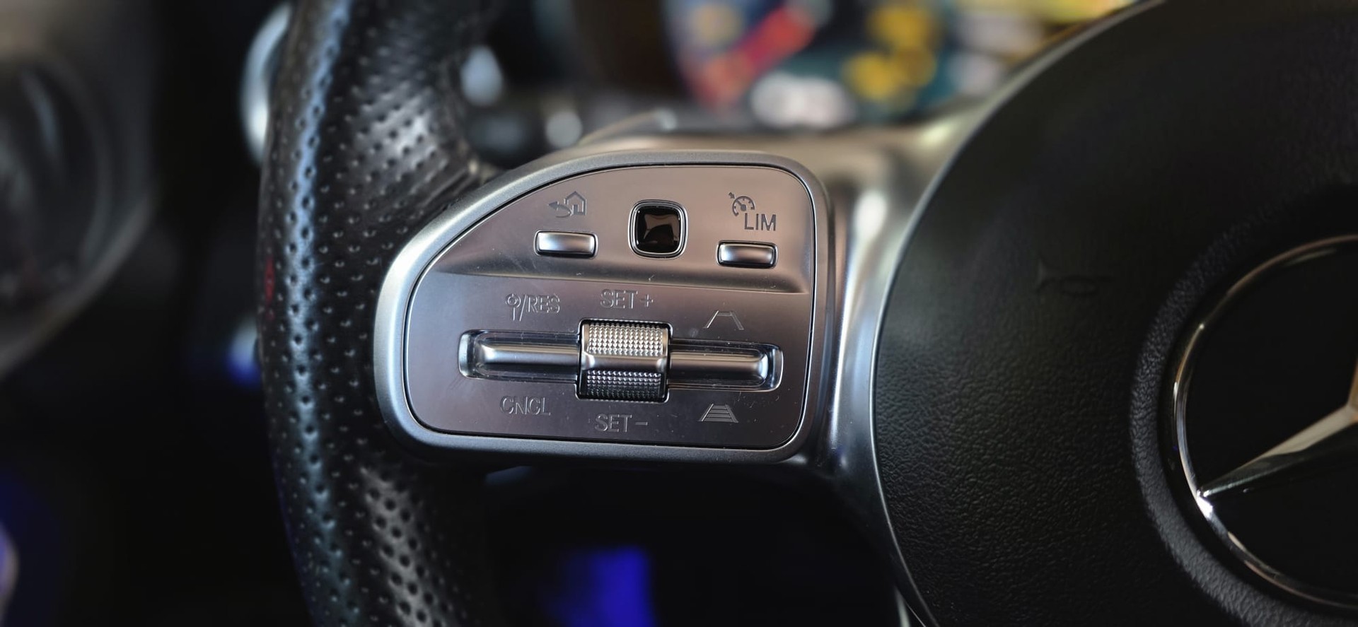 MERCEDES-BENZ C 220 d Swiss Star AMG Line 4Matic 9G-Tronic-image-15