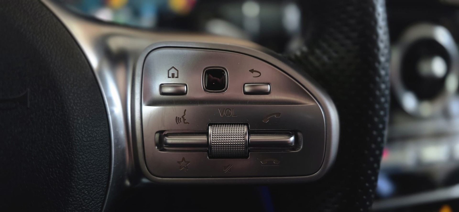 MERCEDES-BENZ C 220 d Swiss Star AMG Line 4Matic 9G-Tronic-image-13