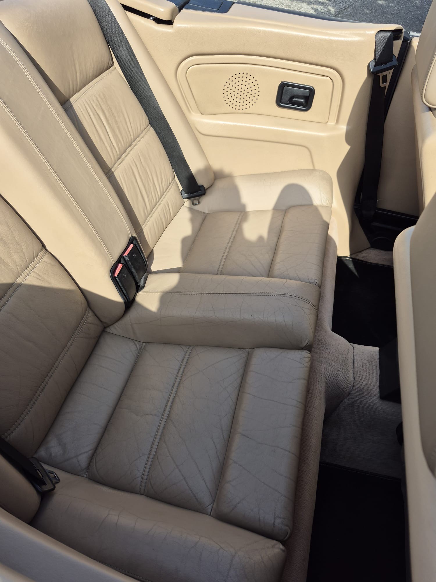 BMW 325i Cabrio-image-4