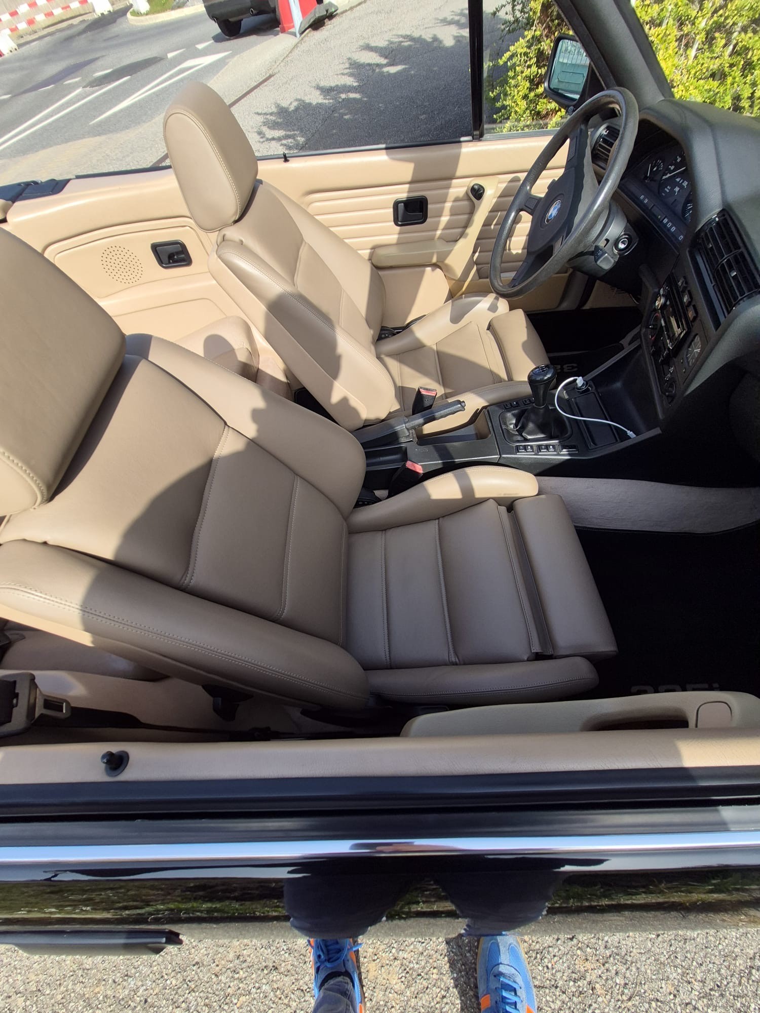 BMW 325i Cabrio-image-3