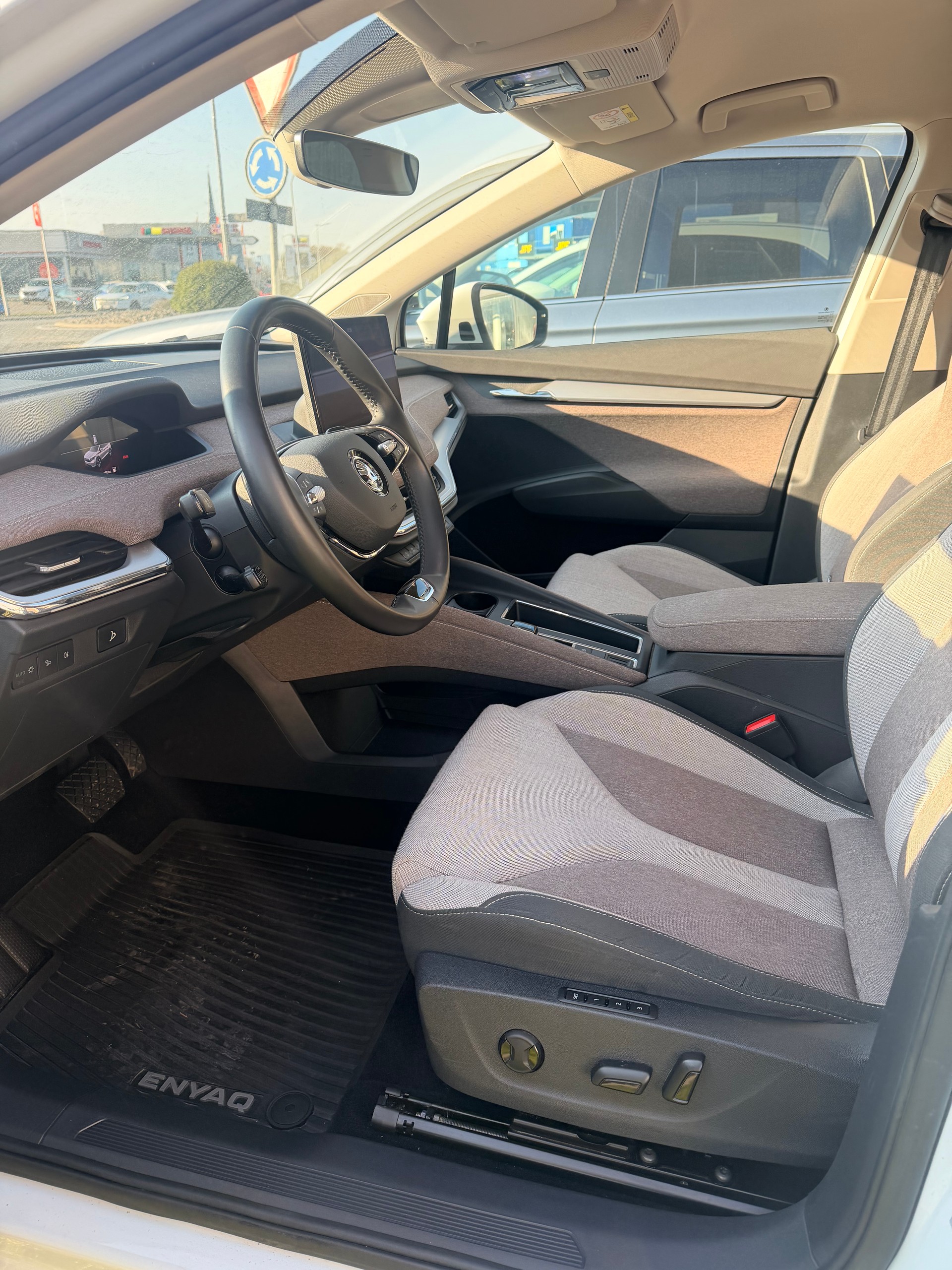SKODA Enyaq iV 60-image-7