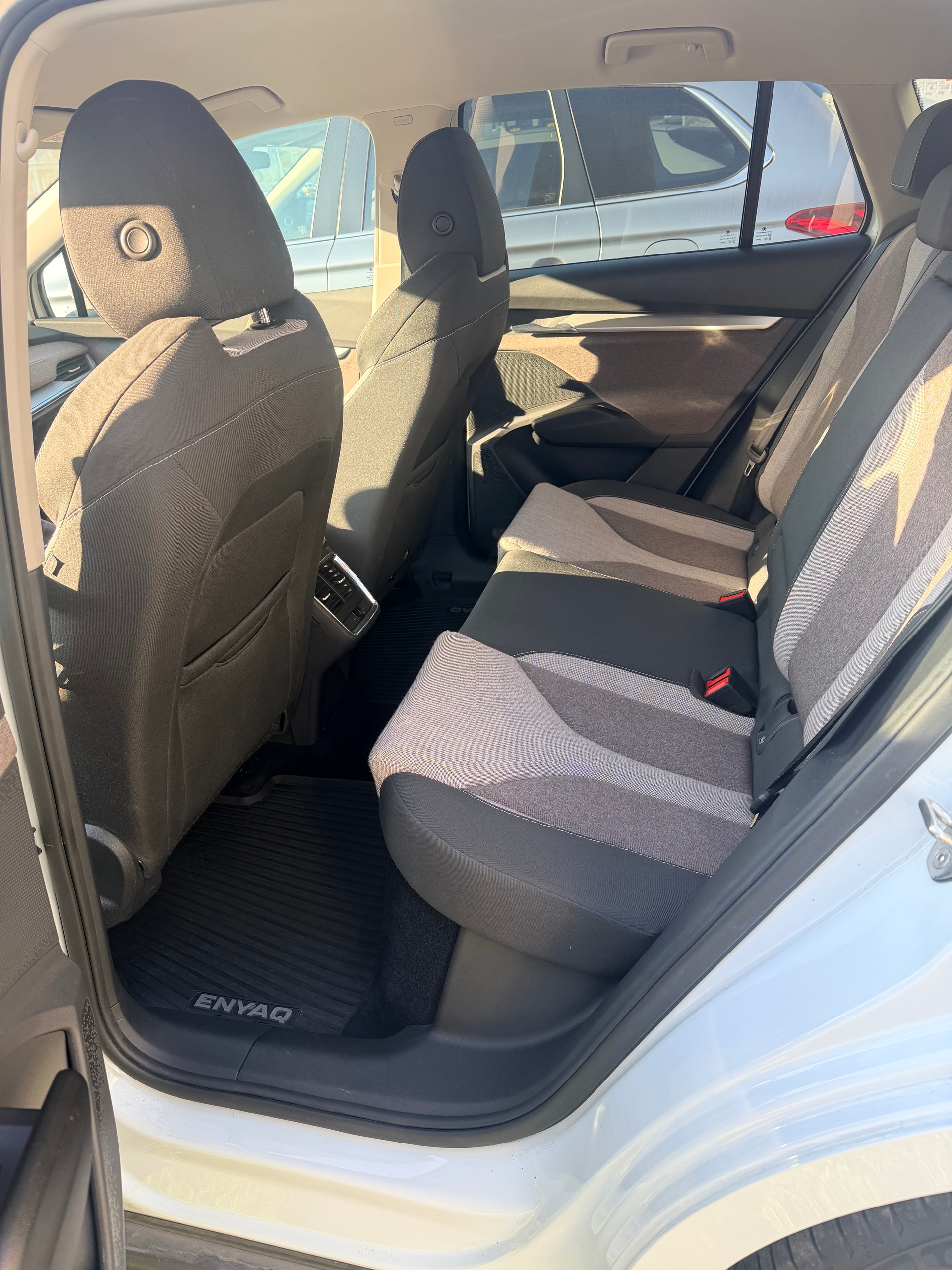 SKODA Enyaq iV 60-image-8