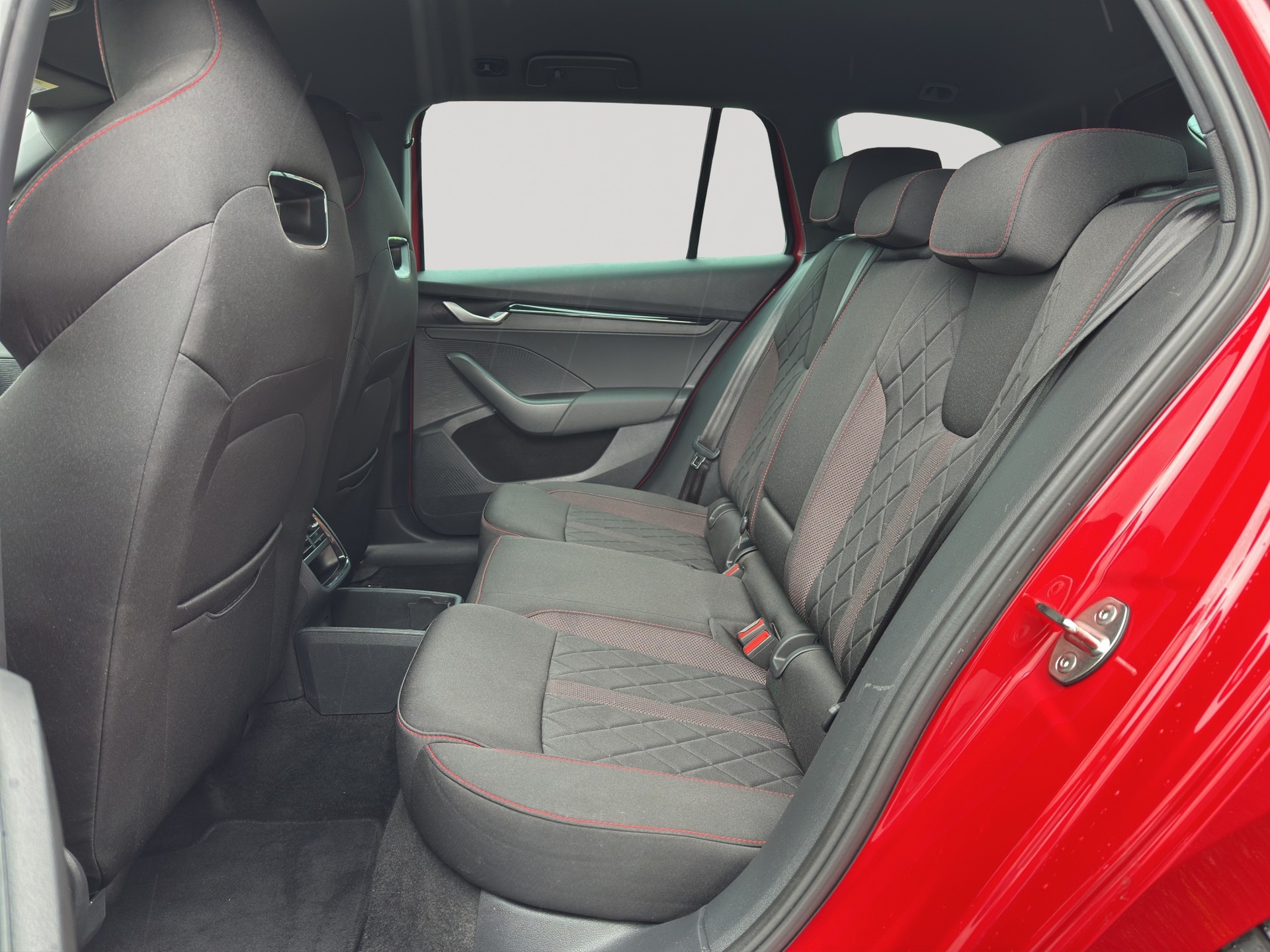 SKODA Octavia RS 2.0 TSI Black DSG-image-7