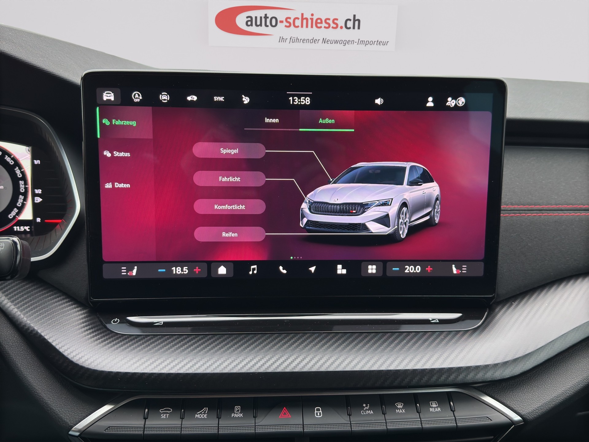 SKODA Octavia RS 2.0 TSI Black DSG-image-12