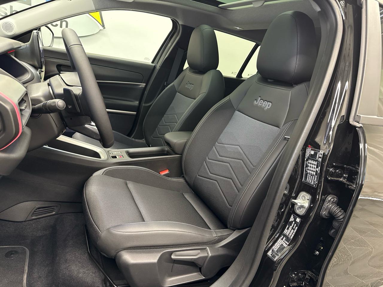 JEEP Avenger 1.2 Turbo MHEV Summit Sky-image-3