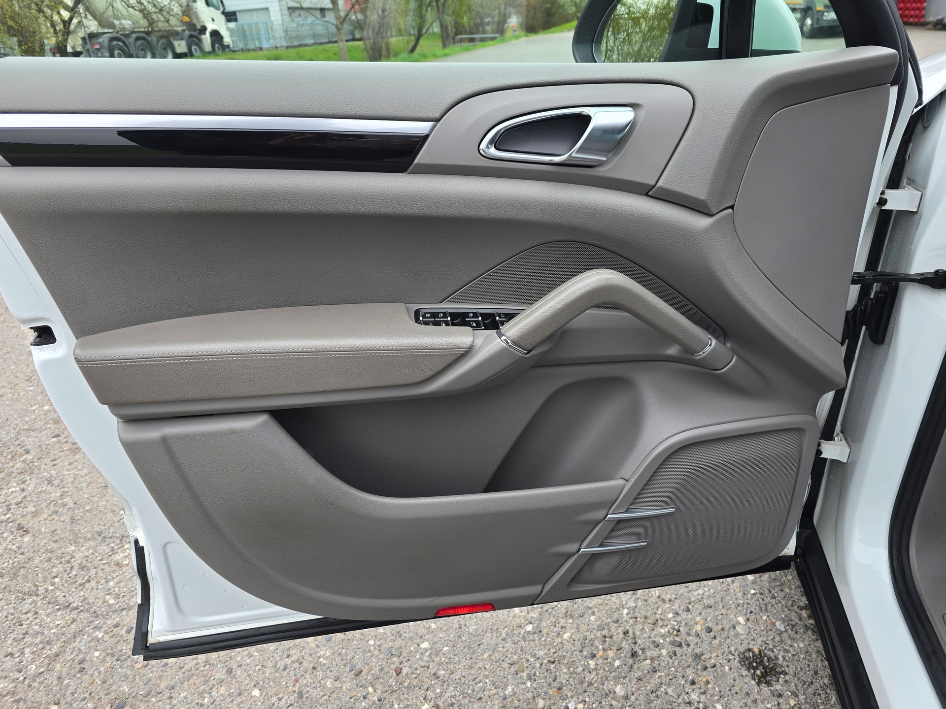 PORSCHE Cayenne Diesel-image-13
