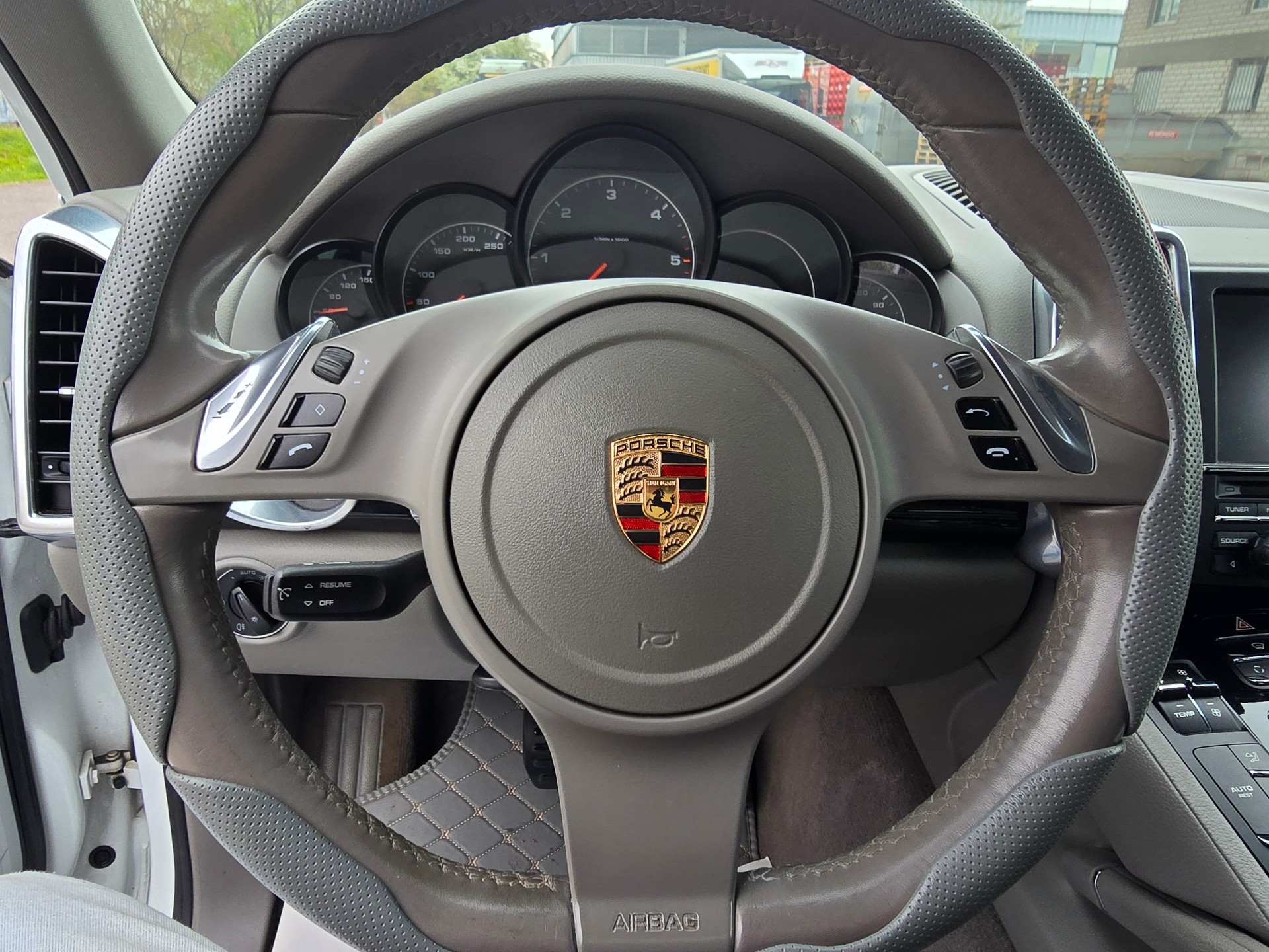 PORSCHE Cayenne Diesel-image-18