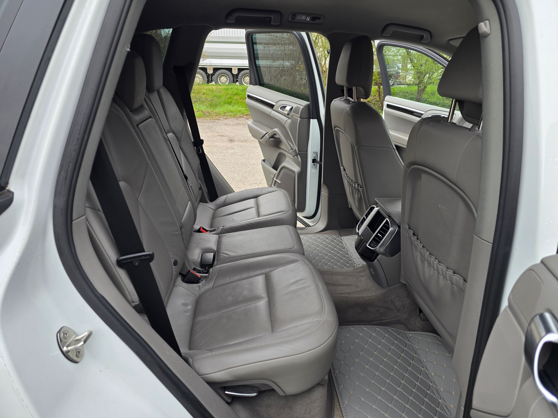 PORSCHE Cayenne Diesel-image-17