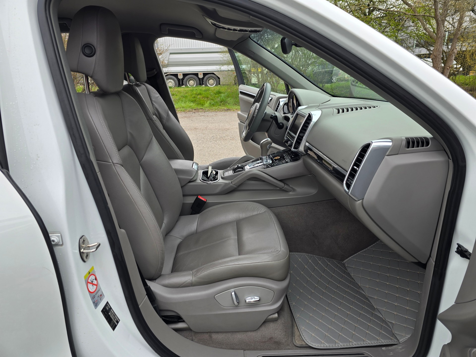 PORSCHE Cayenne Diesel-image-16