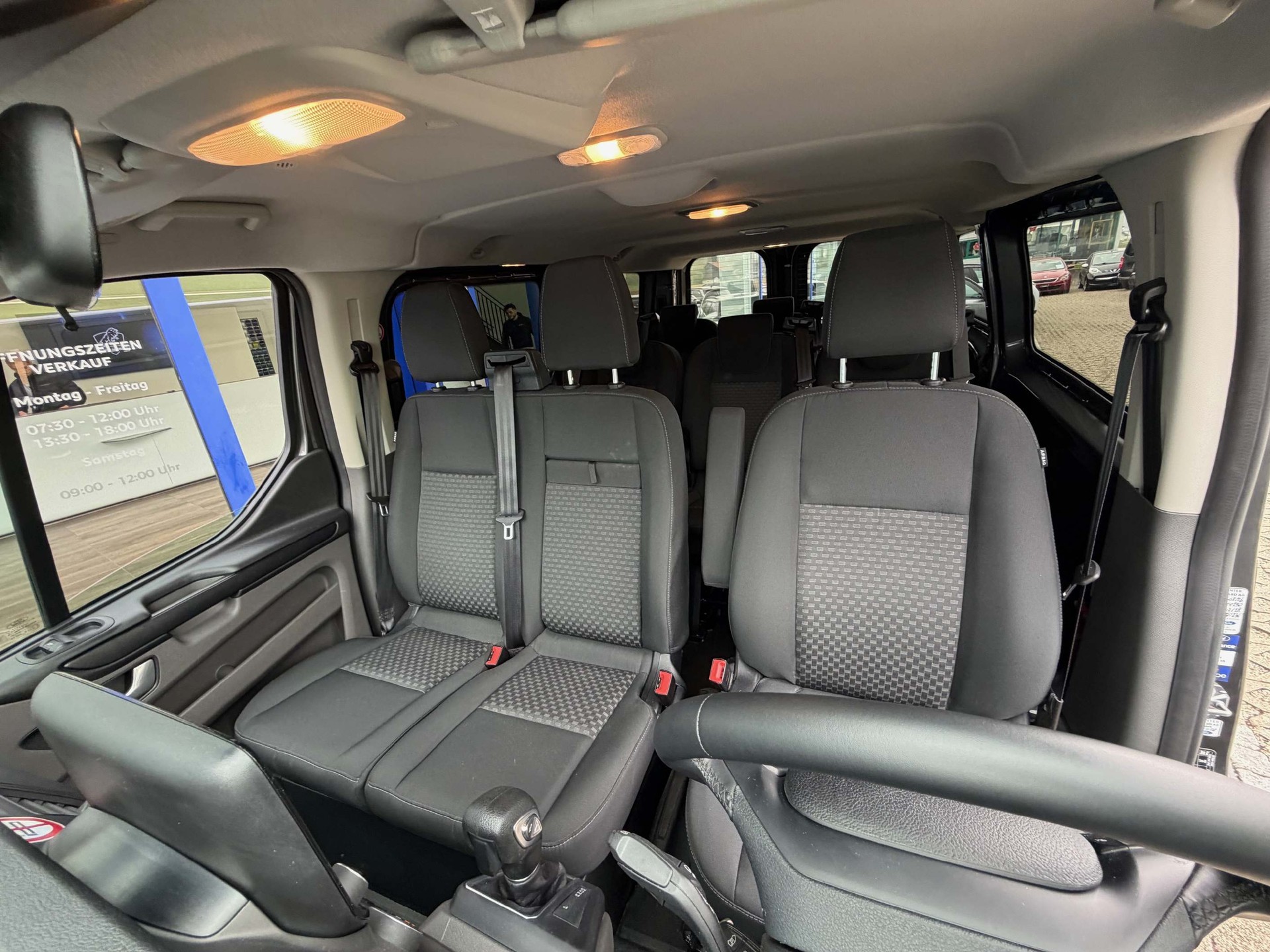 FORD Transit Custombi 9 Plätzer, Anhängelast 2'800kg-image-11