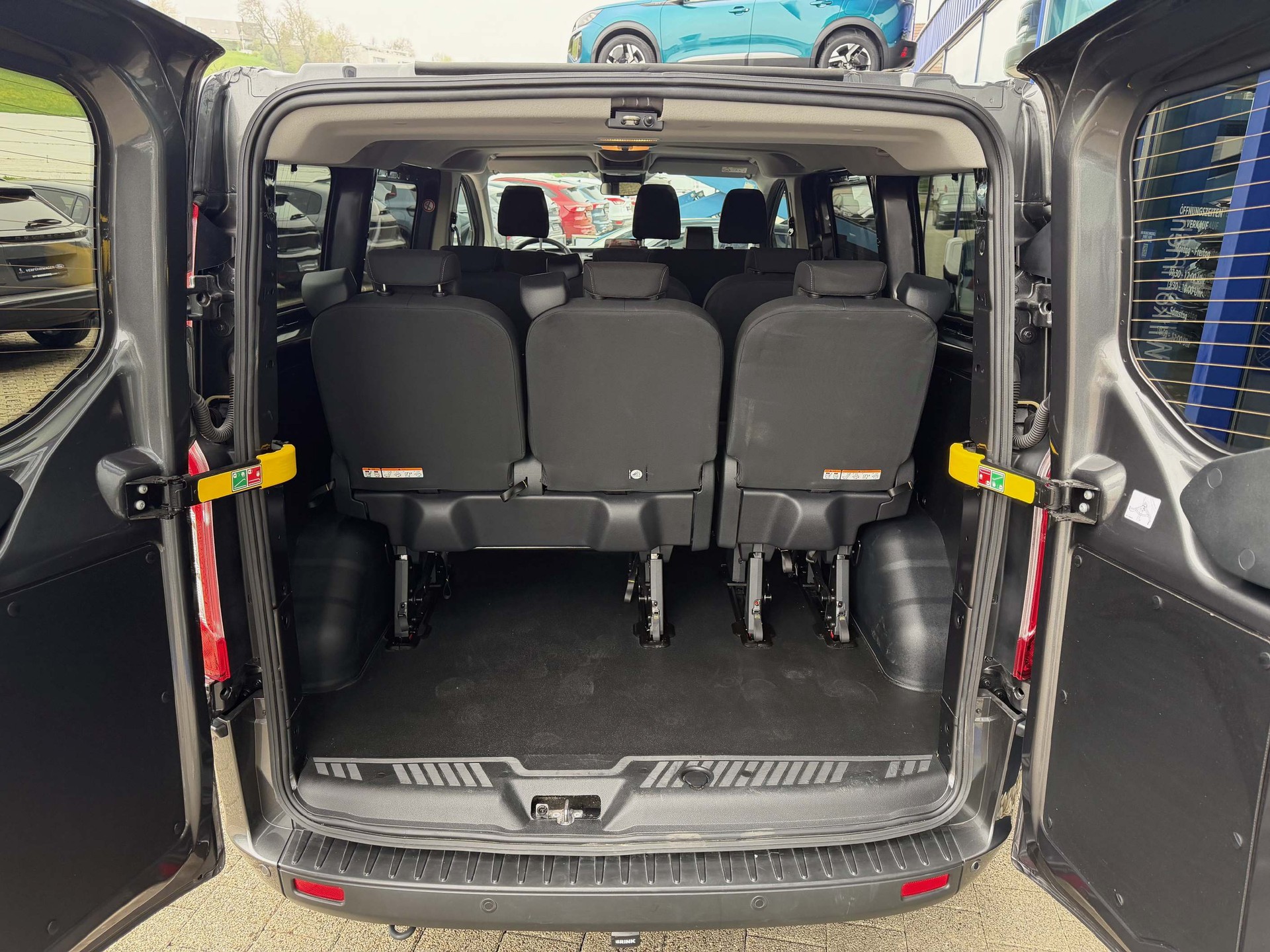 FORD Transit Custombi 9 Plätzer, Anhängelast 2'800kg-image-4
