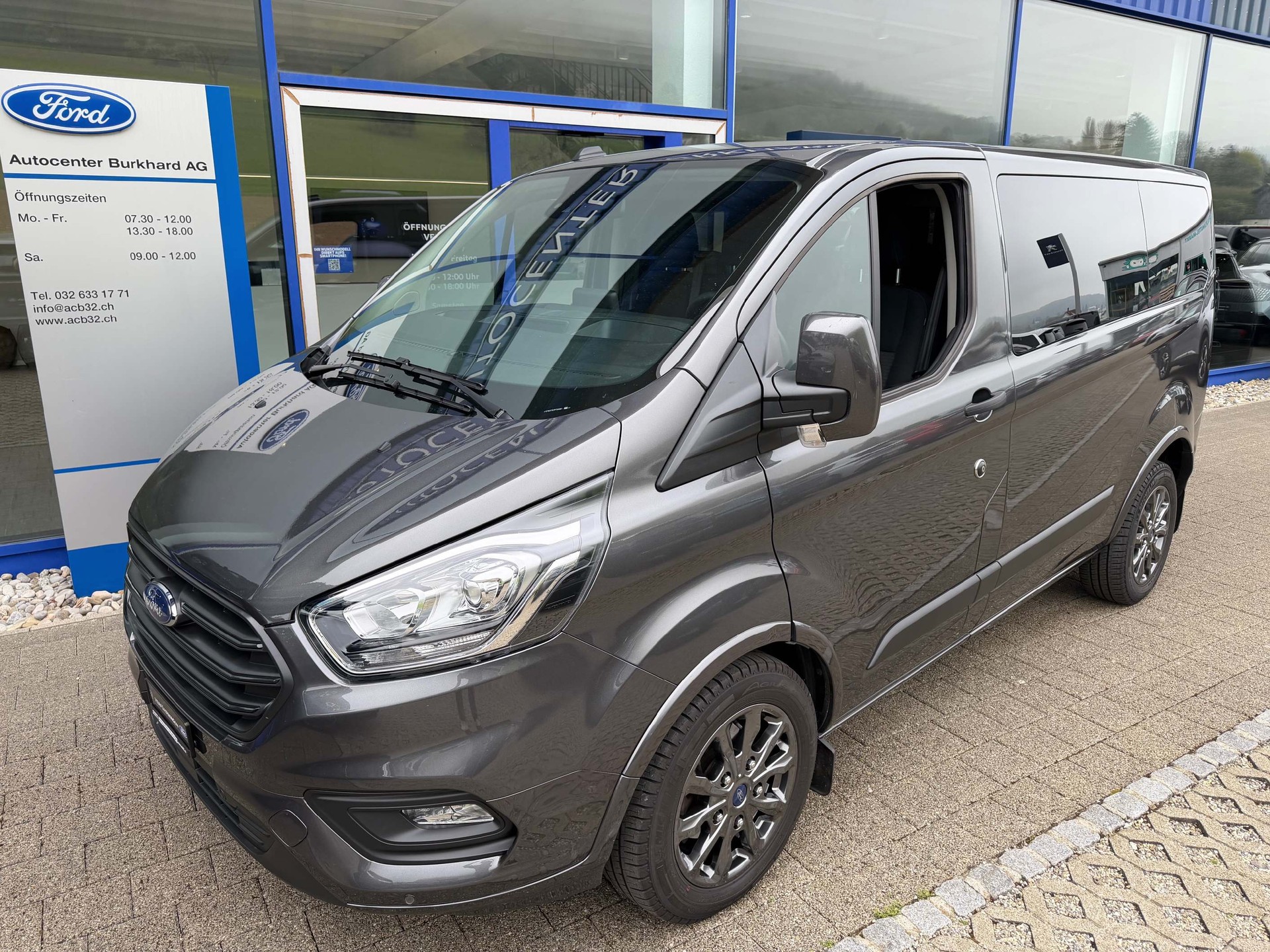 FORD Transit Custombi 9 Plätzer, Anhängelast 2'800kg-showroom-element-1
