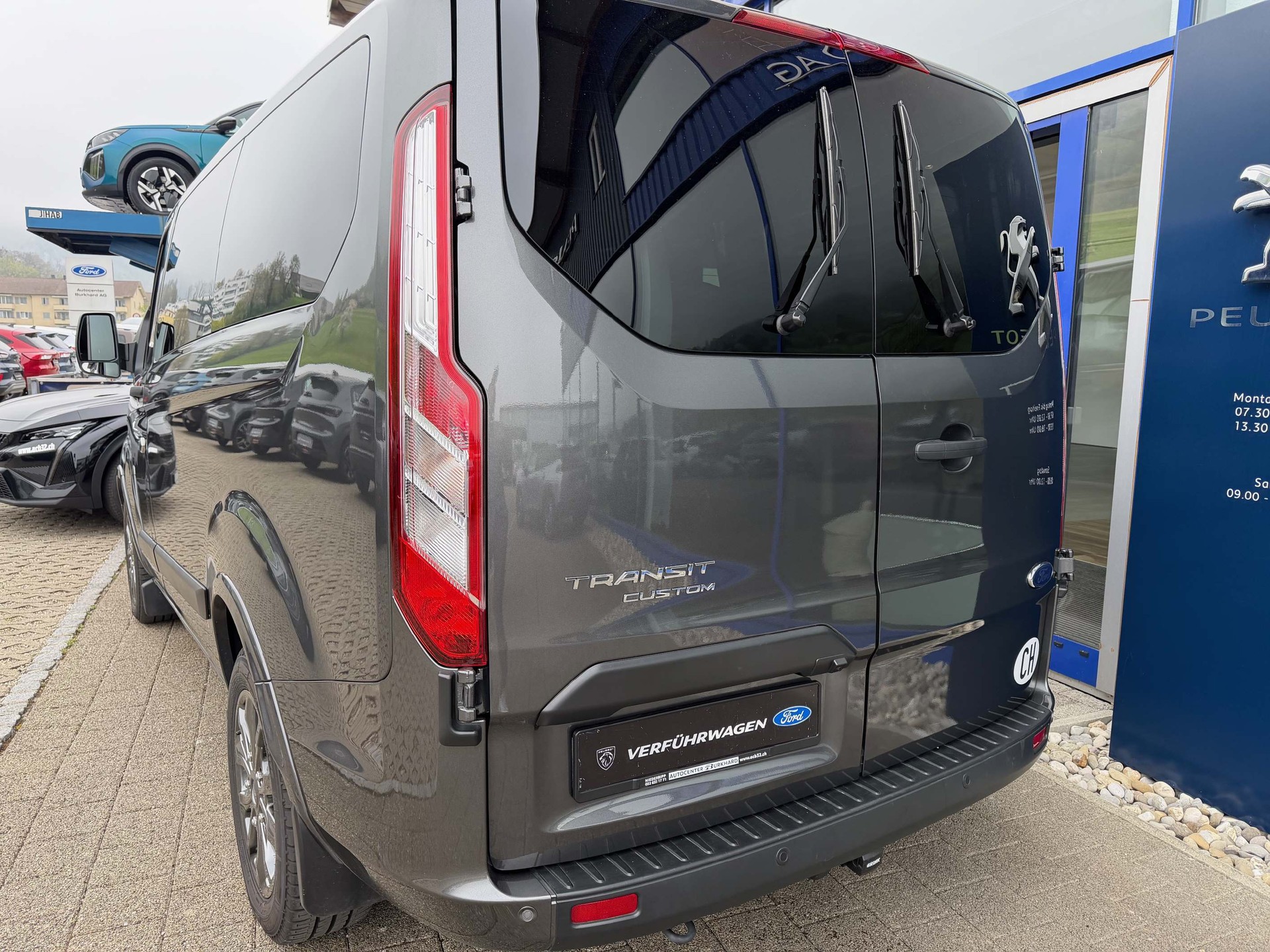 FORD Transit Custombi 9 Plätzer, Anhängelast 2'800kg-showroom-element-3