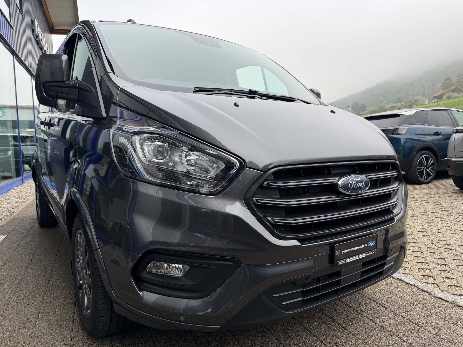 FORD Transit Custombi 9 Plätzer, Anhängelast 2'800kg-showroom-element-2