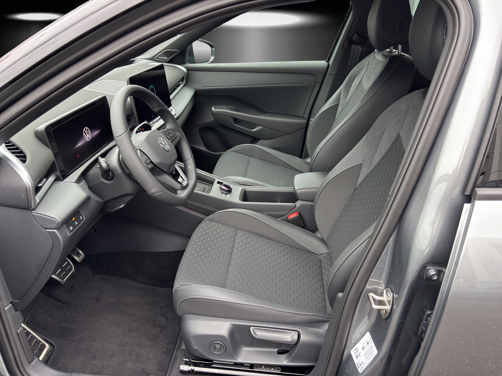 VW T-Roc 1.5 eTSI mHEV R-Line DSG-image-9