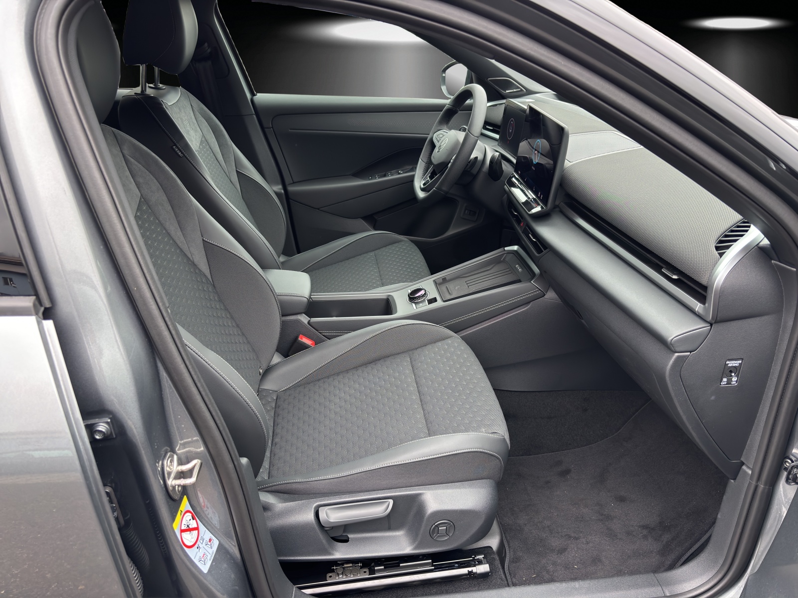 VW T-Roc 1.5 eTSI mHEV R-Line DSG-image-8